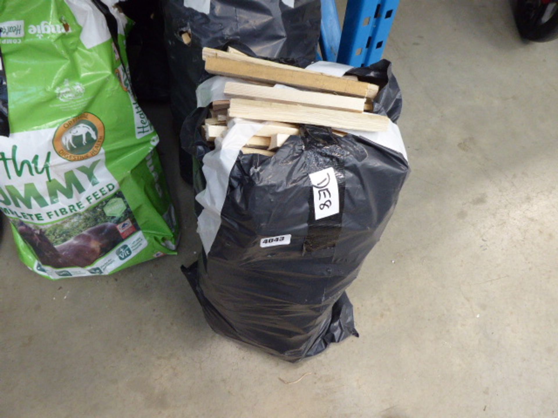 4068 5 bags of wood - Image 2 of 2