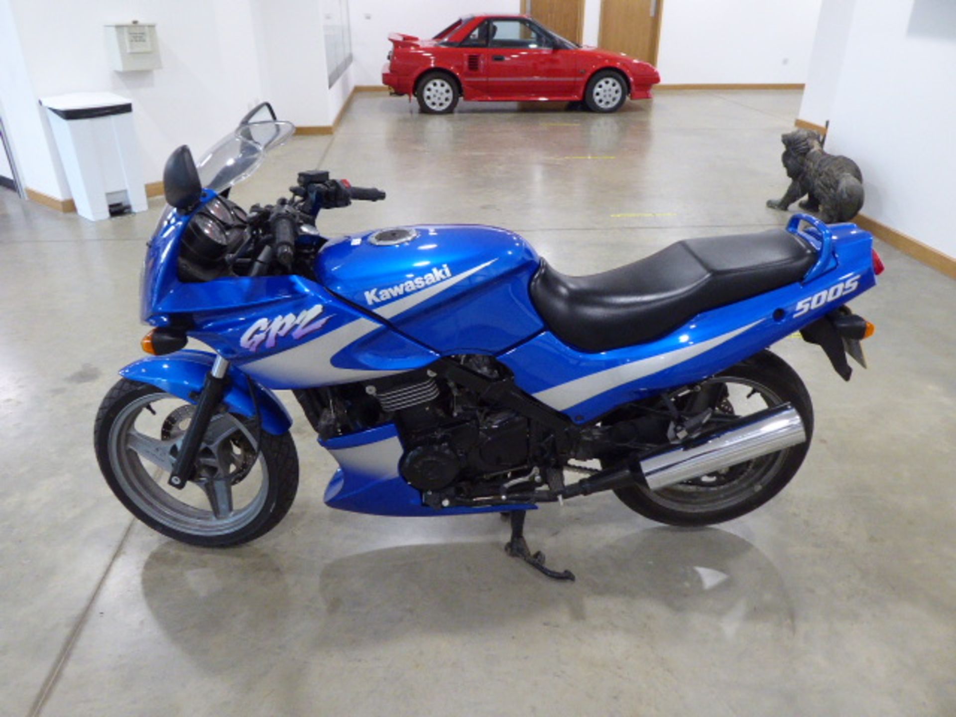 LN51 MKK (2002) Kawasaki GPZ500 Motorcycle, 498cc, petrol, 1344 miles, one owner. The motorcycle has - Image 4 of 7