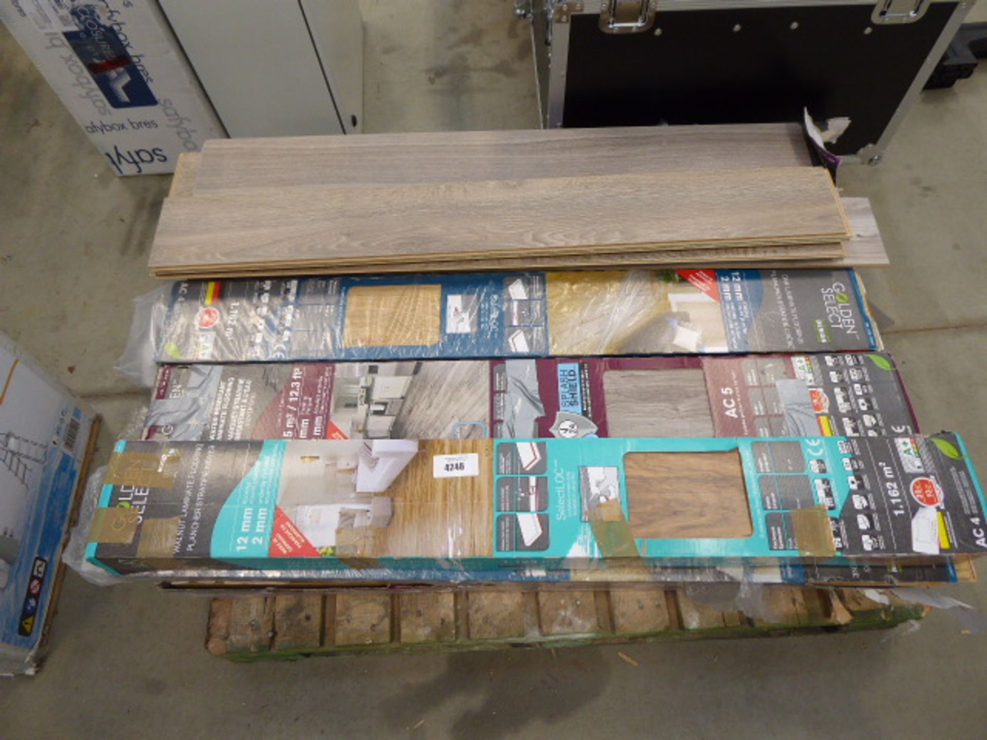 Pallet of assorted Golden Select laminate flooring