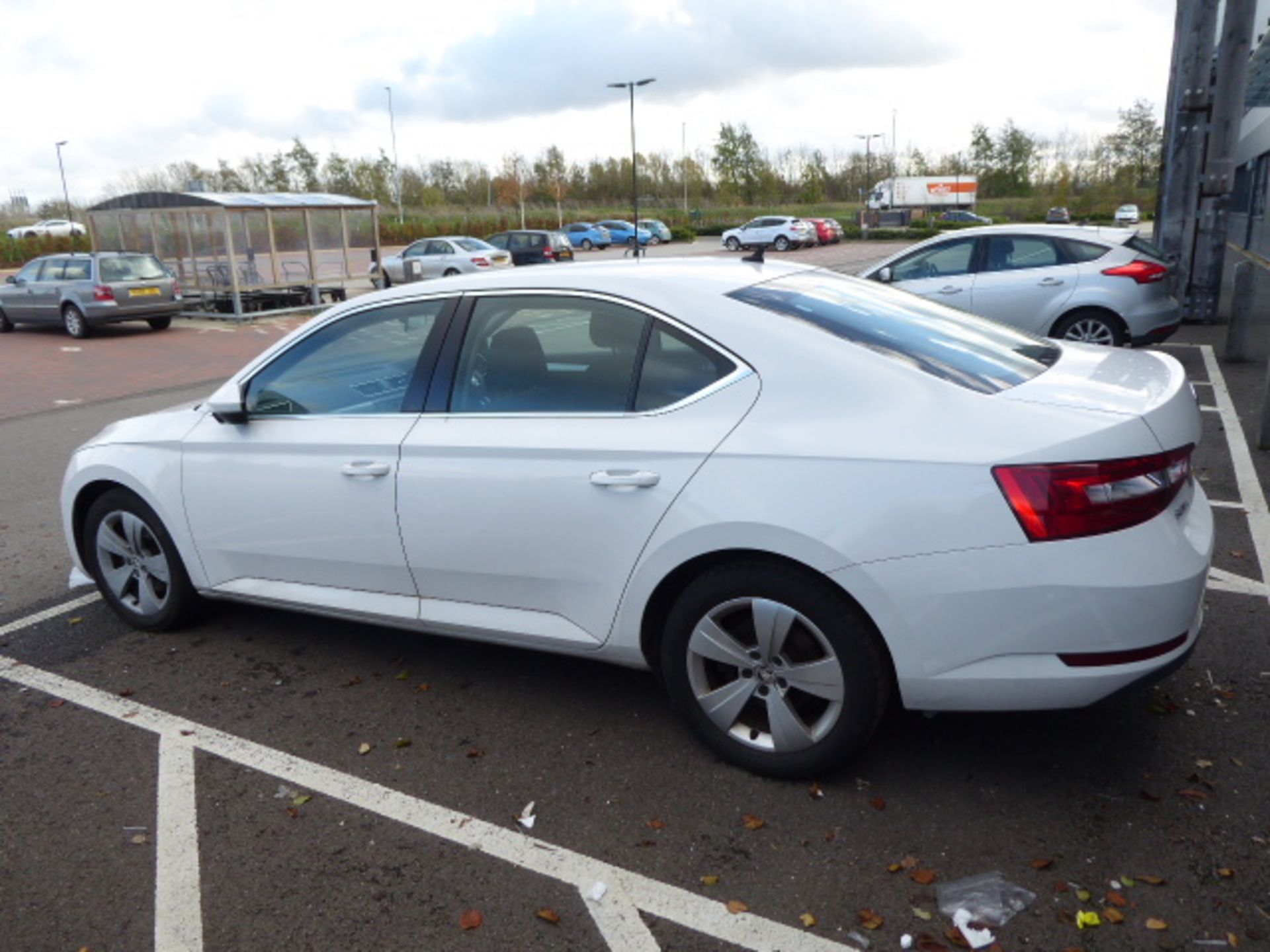 FH16 EBO (2016) Skoda Superb TDI, 1968cc, diesel, 5 door hatchback, in white, 210'000 miles. - Image 4 of 8