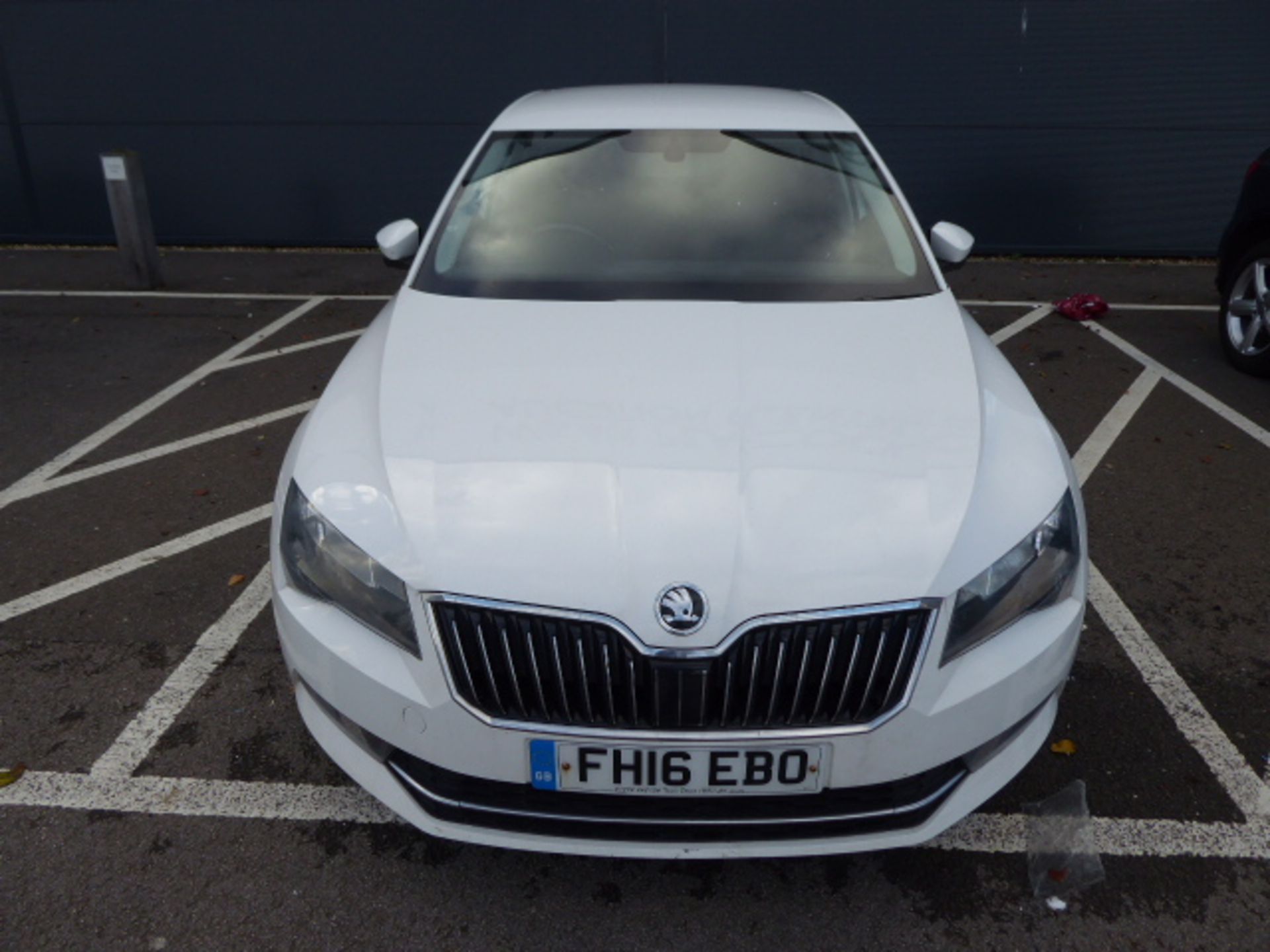 FH16 EBO (2016) Skoda Superb TDI, 1968cc, diesel, 5 door hatchback, in white, 210'000 miles.