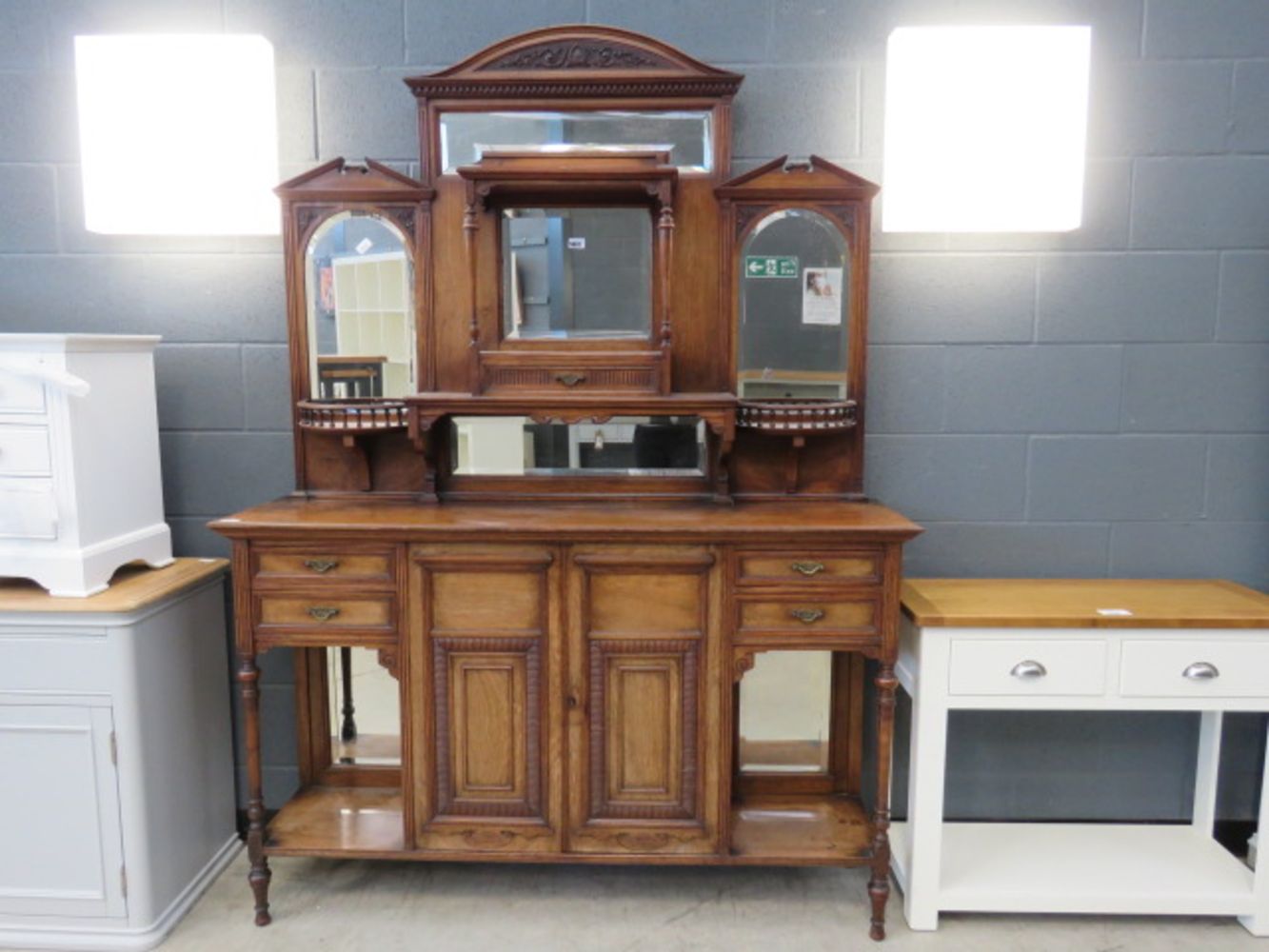 Saleroom 5 Furniture & Effects