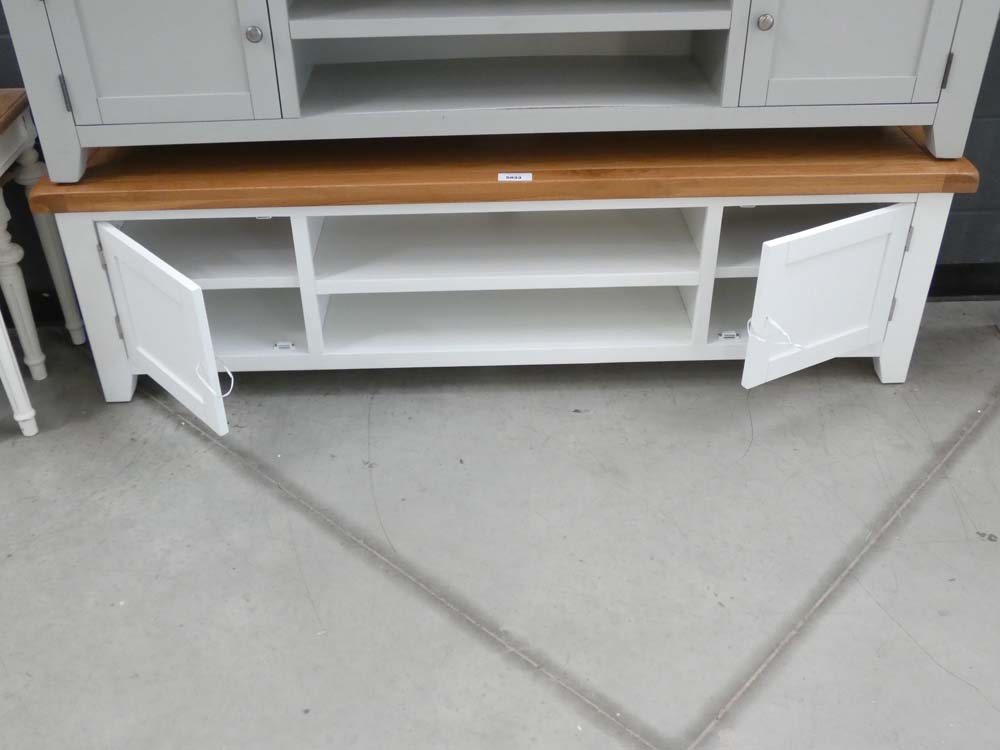 Hampshire White Painted Oak Extra Large TV Unit (19)