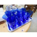 5447 - 12 blue plastic glasses, plus a tray