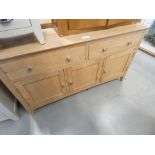 Malvern Shaker Oak 3 Door Large Sideboard (33)