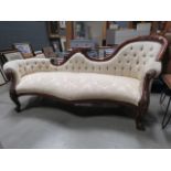 5025 - A carved Edwardian chaise longue in cream floral fabric