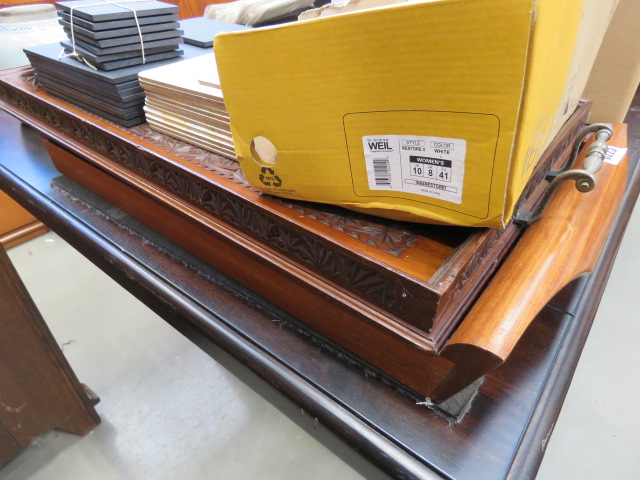 2 wooden serving trays, box with loose cutlery, plus place mats and coasters - Image 5 of 5