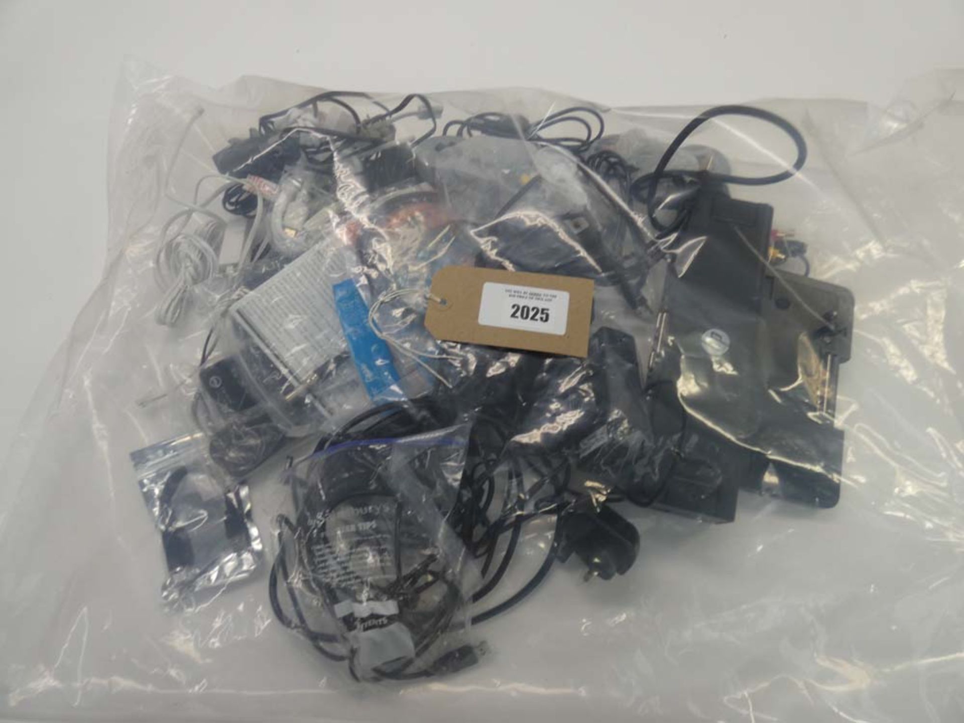 Bag containing quantity of leads, cables, PSUs and HP docking station HSTNN-I11X