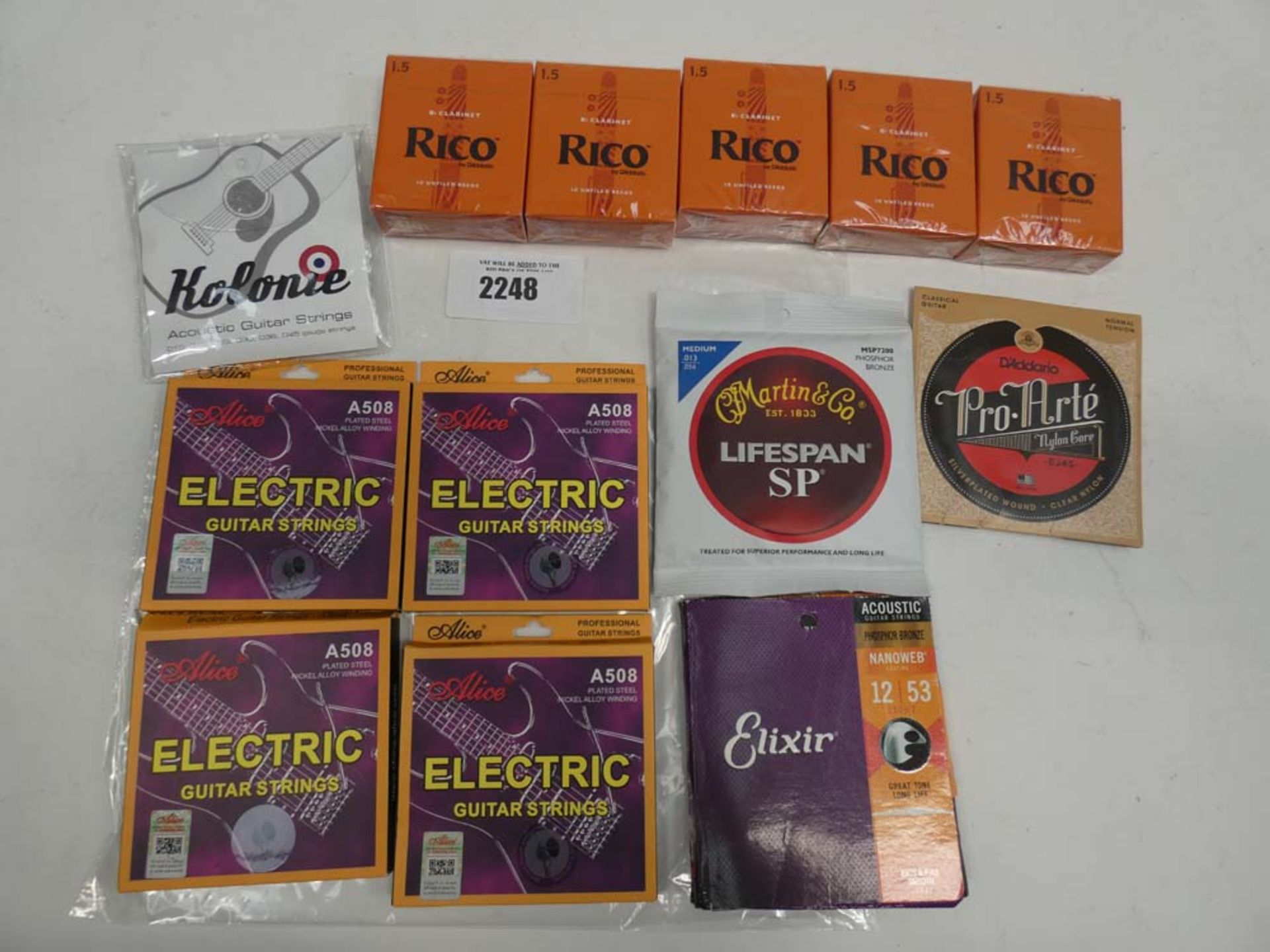 Quantity of guitar strings and Clarinet unfiled reeds