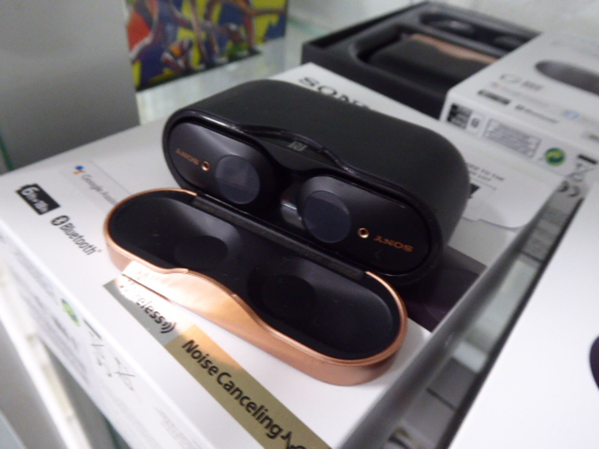 Sony WF-1000XM3 wireless noise cancelling ear buds with charging case and spare ear tips and box