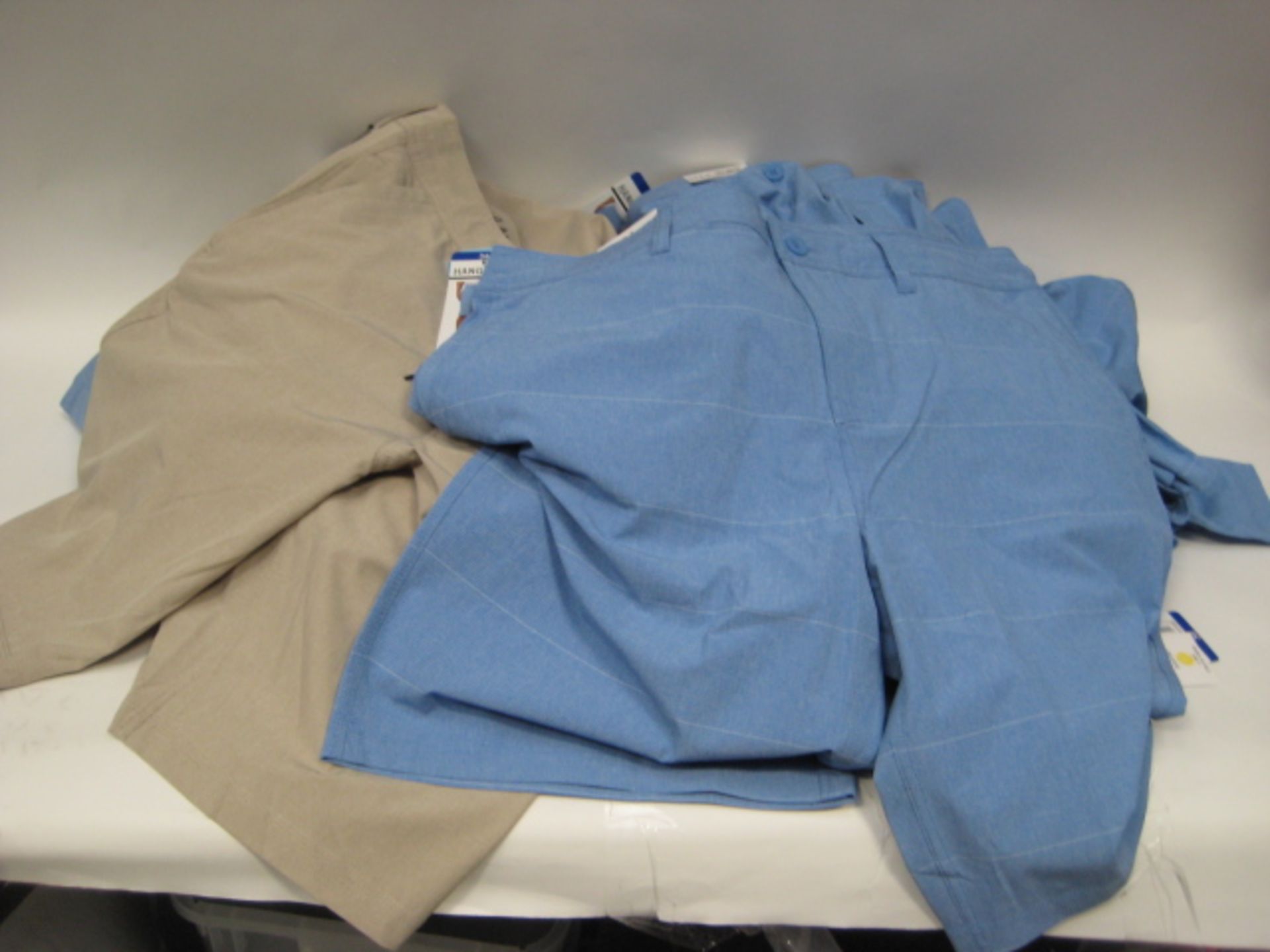 Bag containing 24 gents shorts by Pantene sizes 36'' - 38'' in blue and some beige