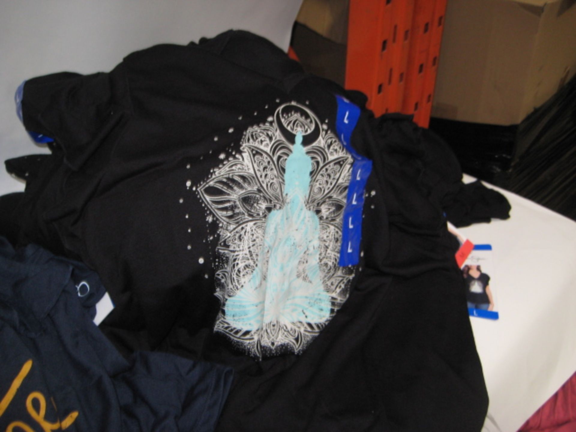 Approximately 40 Jessica Simpson V-neck T-shirts with soul full of sunshine and Buddha motifs to the - Image 3 of 3