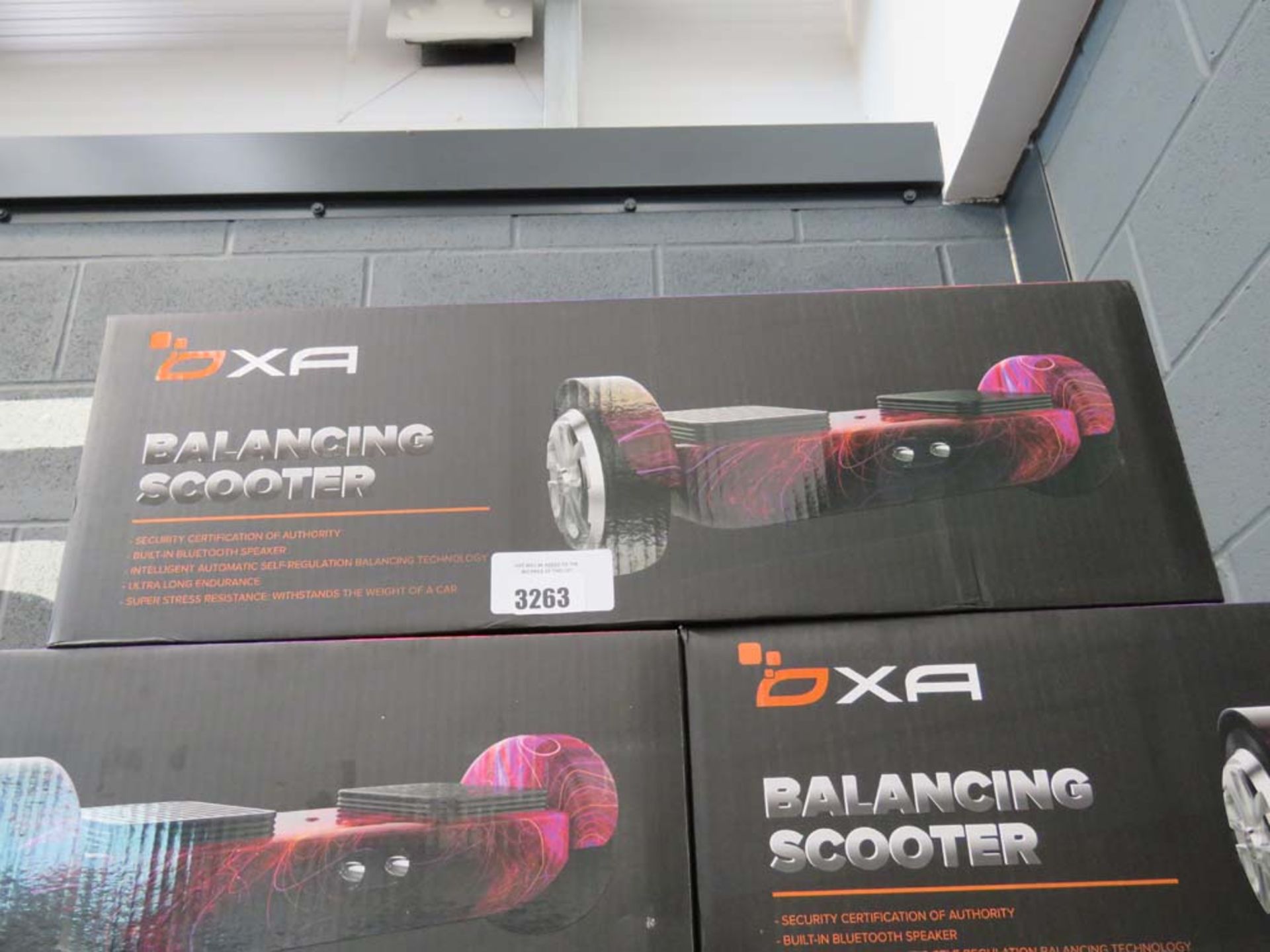 Box balancing scooter
