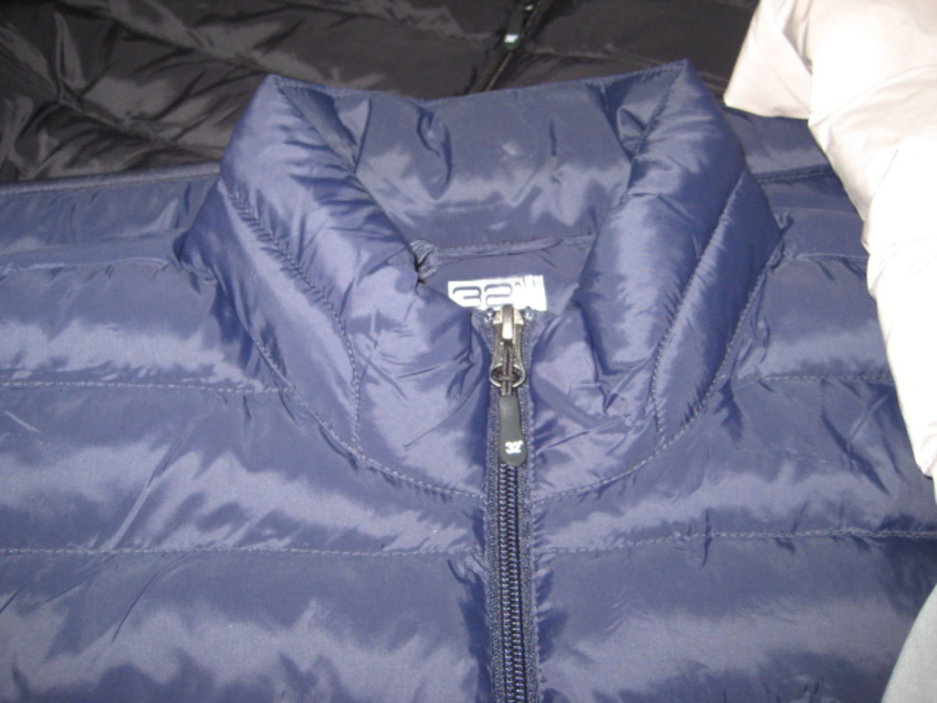 Bag containing 5 quilted jackets / gilets both mens and ladies together with a part fleece - Image 4 of 4