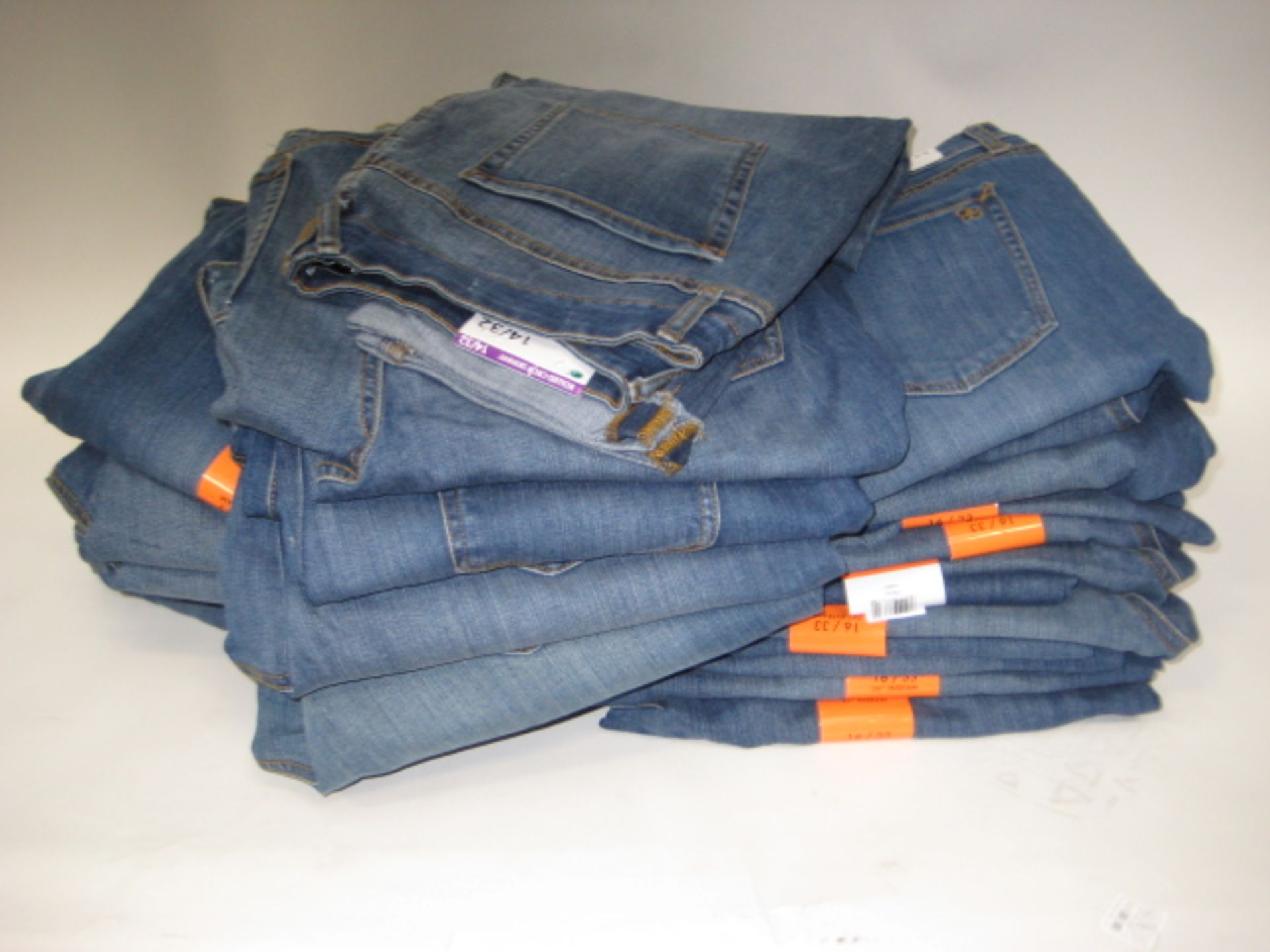 21 pairs of Jessica Simpson rolled crop skinny jeans in denim, various sizes mainly size 16