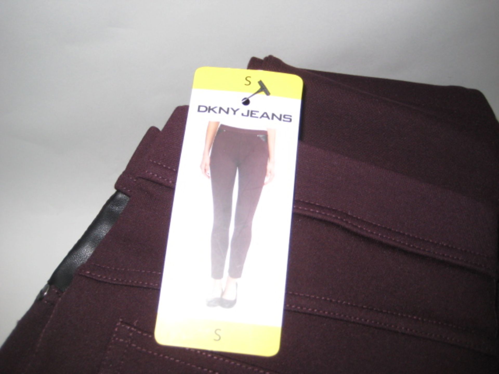 Bag containing 10 DKNY ladies jeans in burgundy size S - Image 2 of 3