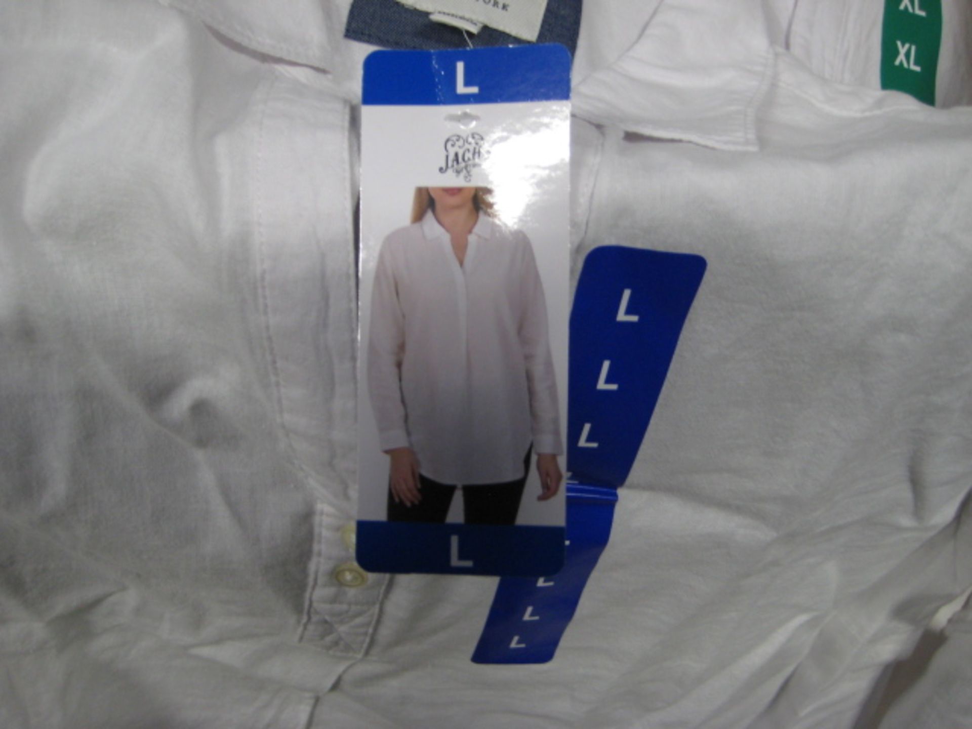 Box of approximately 50 Jack New York ladies blouses in white sizes M - XL - cotton & linen - Image 2 of 2