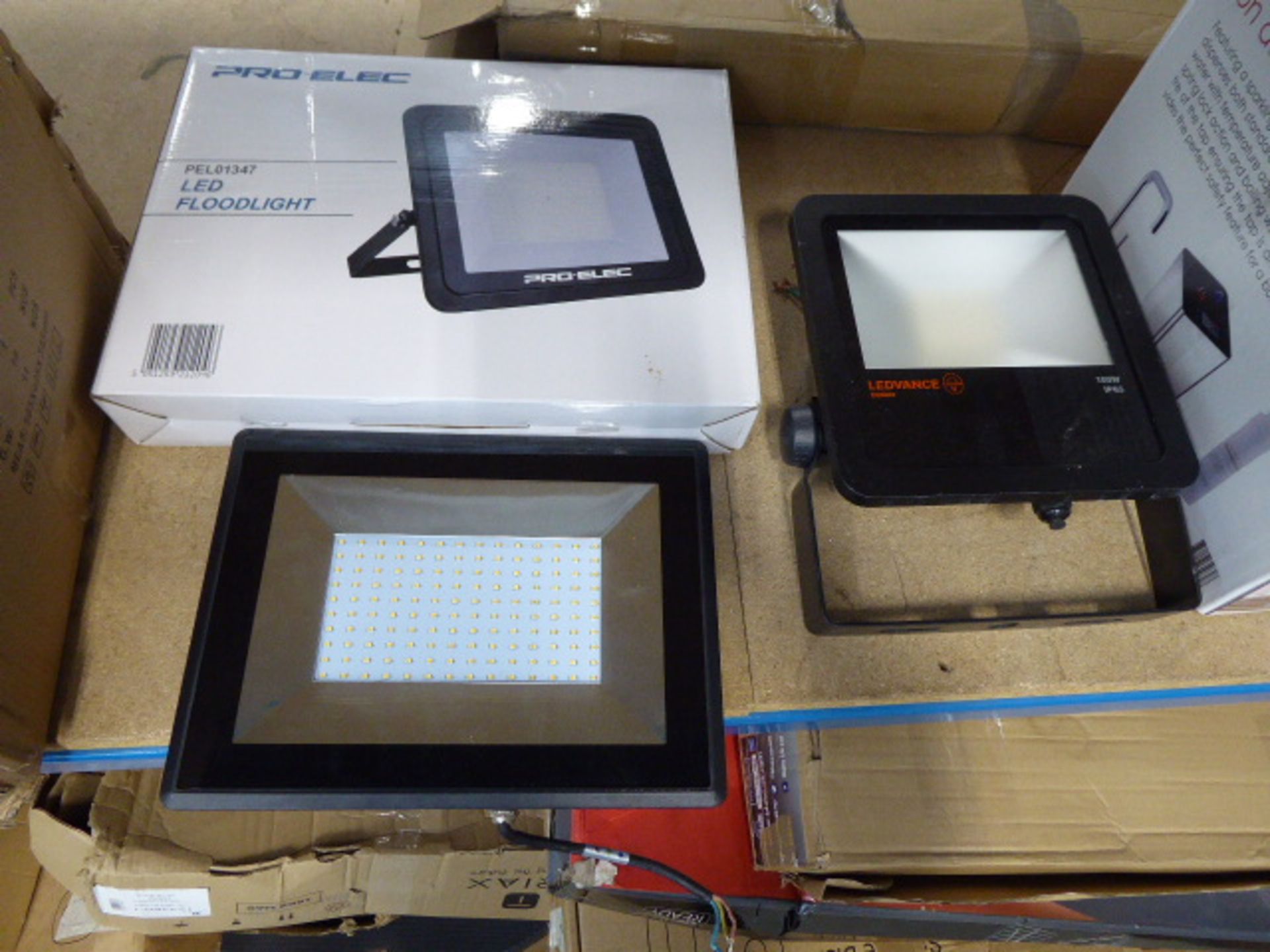 Box of LED floodlights - Image 2 of 2
