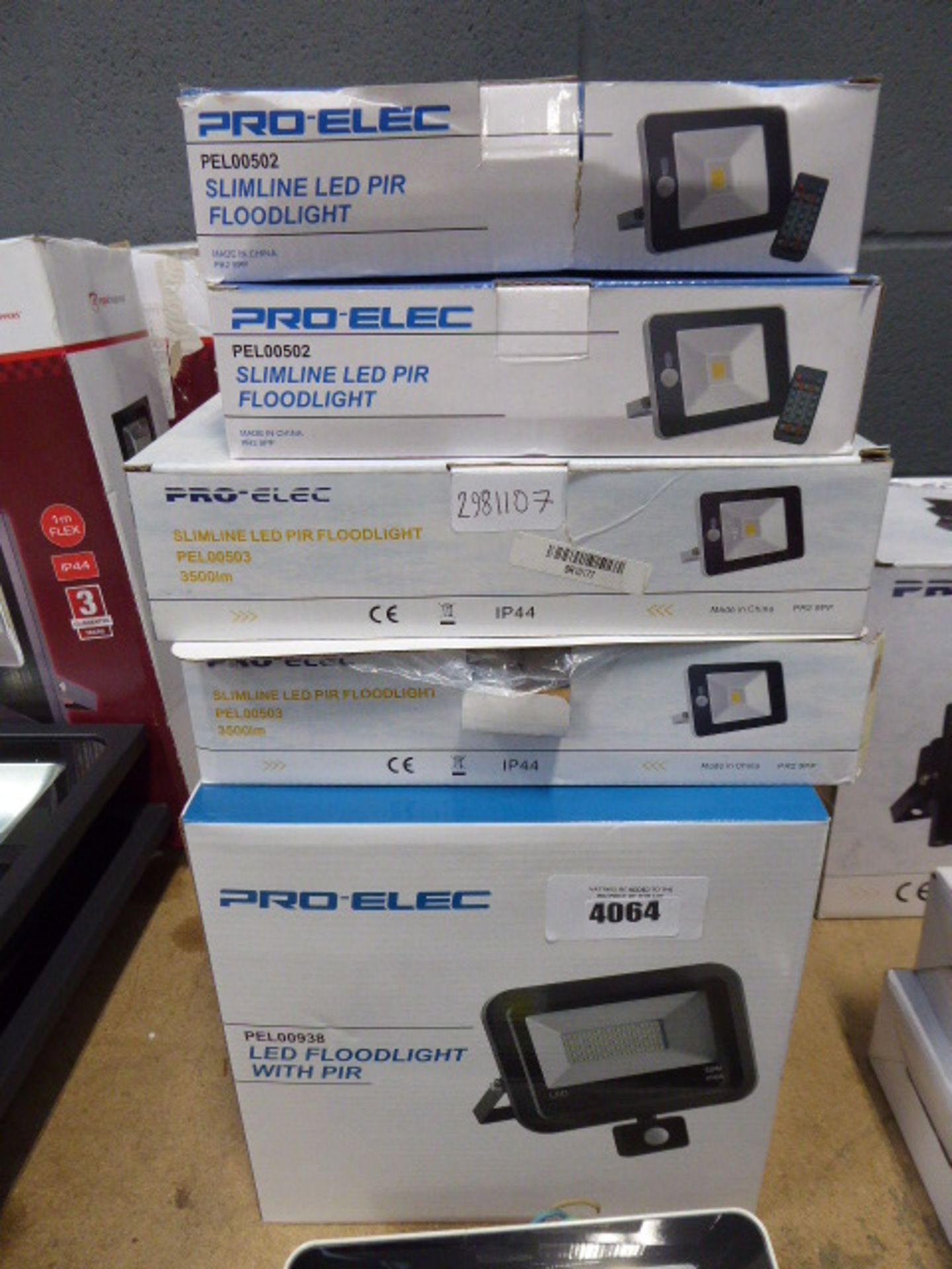 3 LED floodlights with PIR and 4 small LED floodlights without PIR