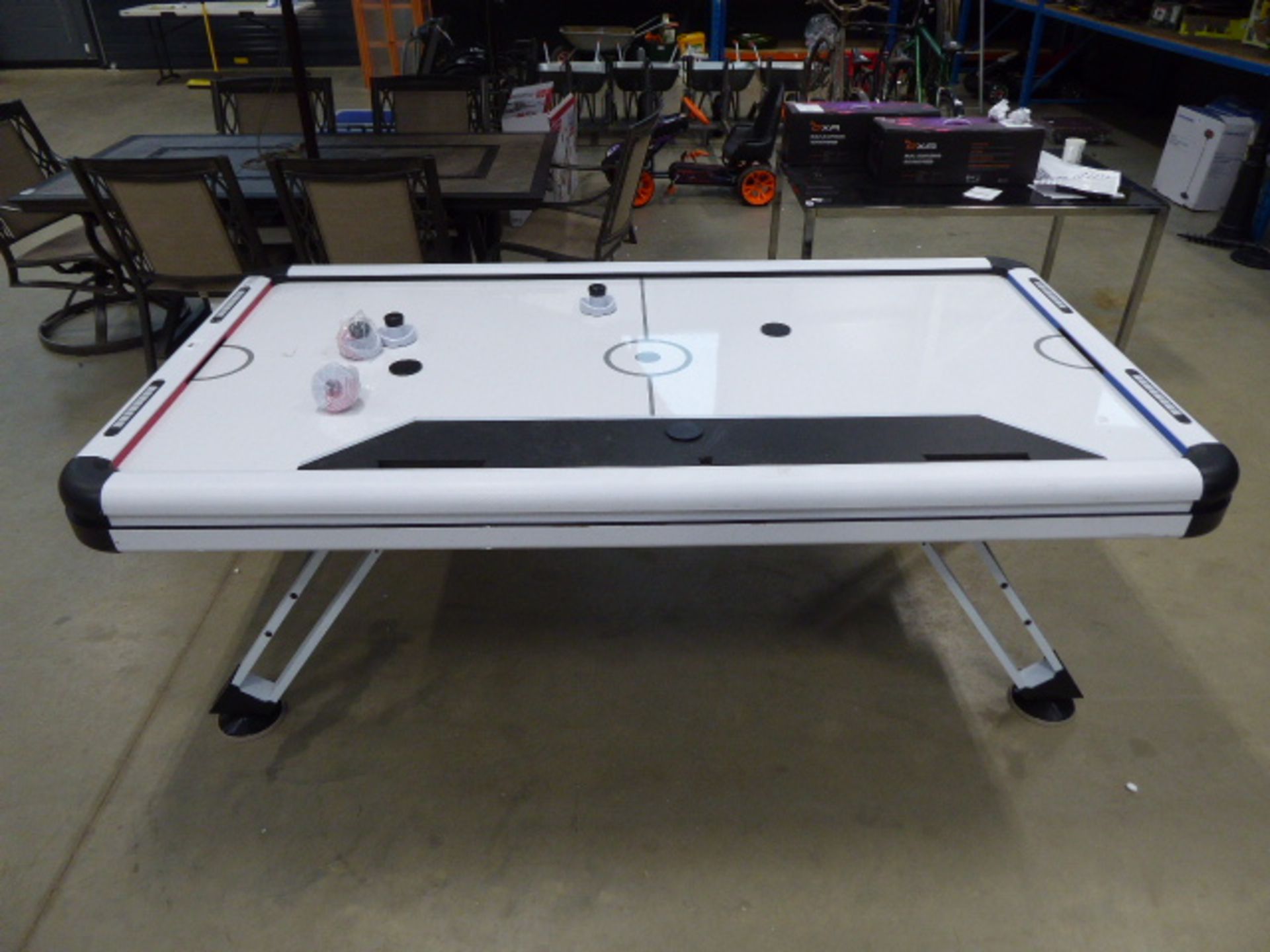 Air hockey table