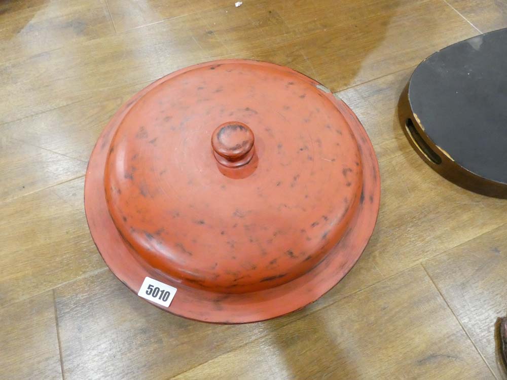 A late 20th century Oriental black lacquered dish, a modern printed tray and a circular lidded - Image 5 of 7