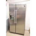 (22) Samsung RS50N3513SL American style fridge freezer in silver