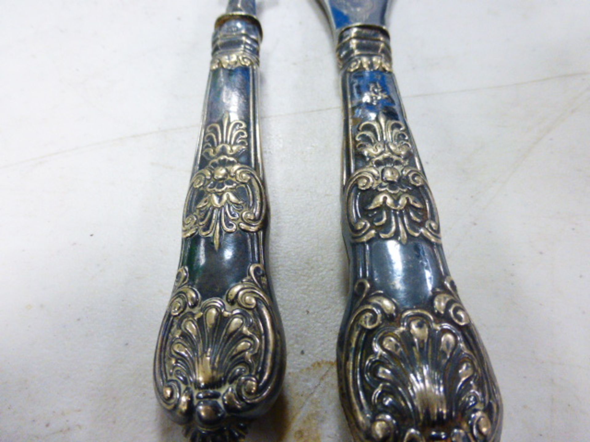 2680 (5174 (466 (2045RR))) - A pair of early 20th century silver plated fish servers of typical form - Image 2 of 2