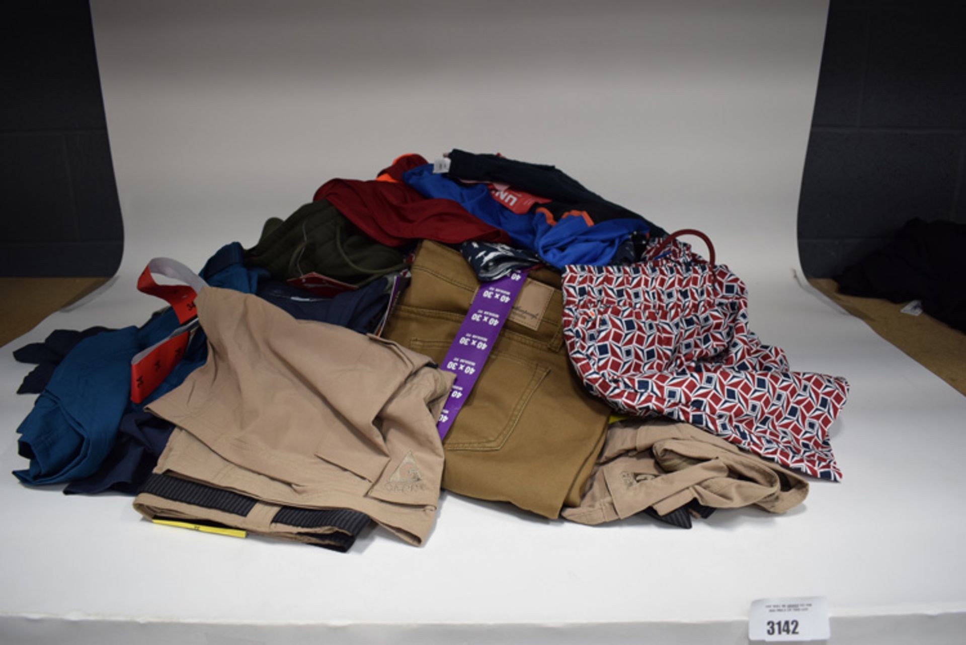Bag containing gents clothing to incl. Gerry shorts, Wear First shorts, Puma joggers, trousers,