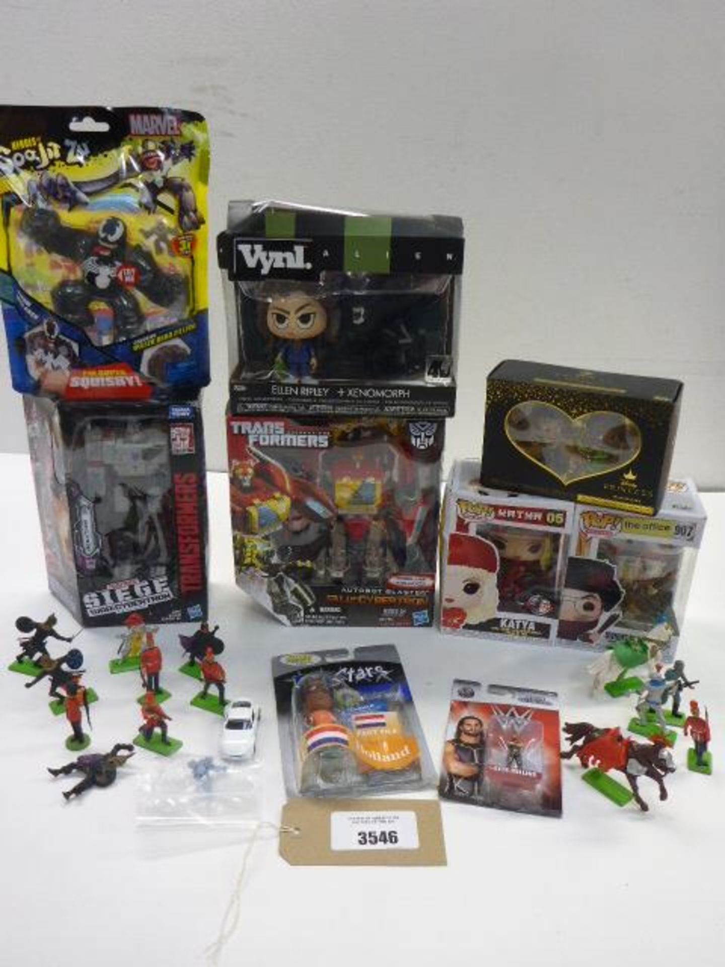 Selection of collection figures including Pop!. Alien, Disney Princess, Transformers etc