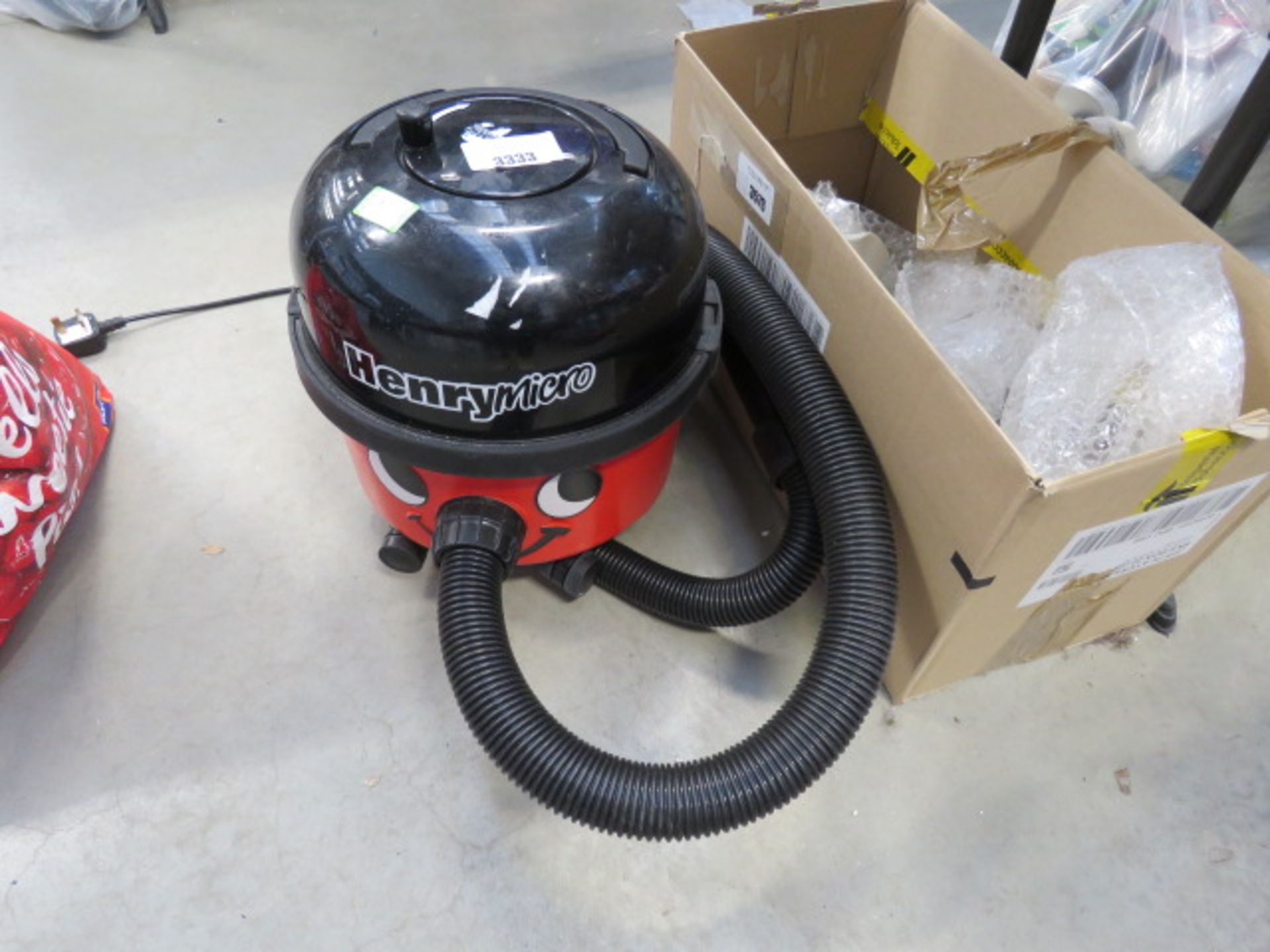 (TN215) Henry micro vacuum cleaner (no pole)