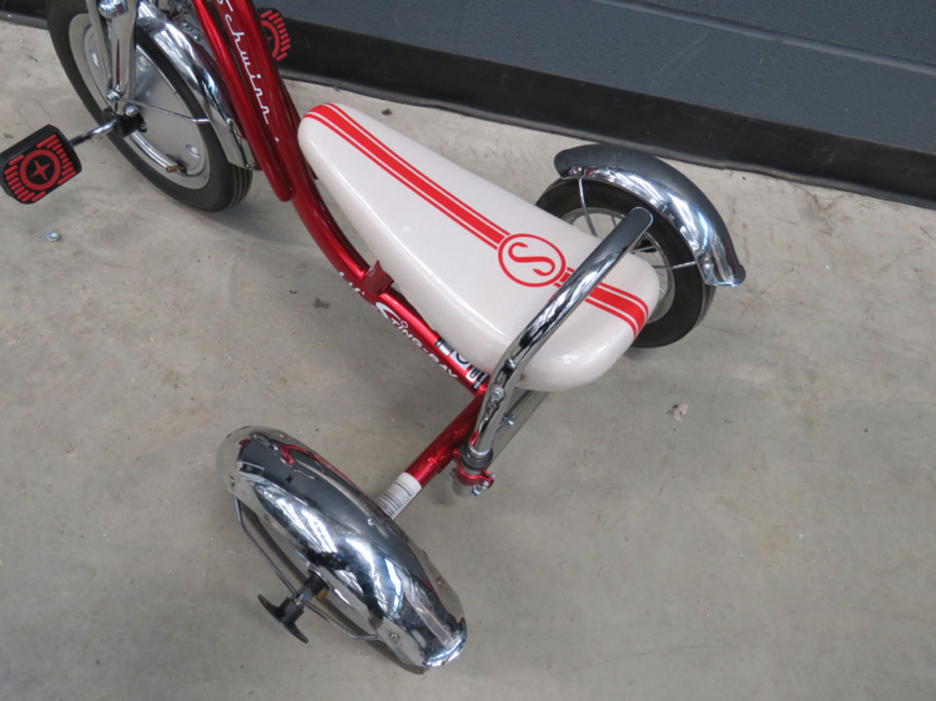 Schwinn Stingray childs tricycle - Image 2 of 3