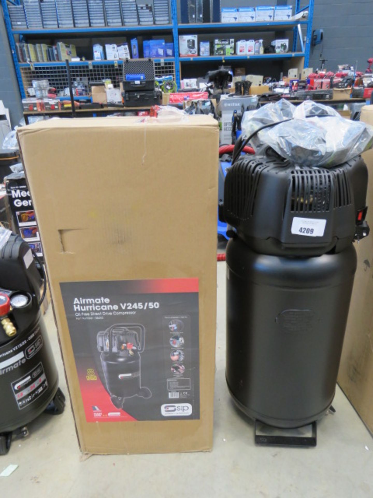 Airmate Hurricane 50l upright compressor with box, damage valve