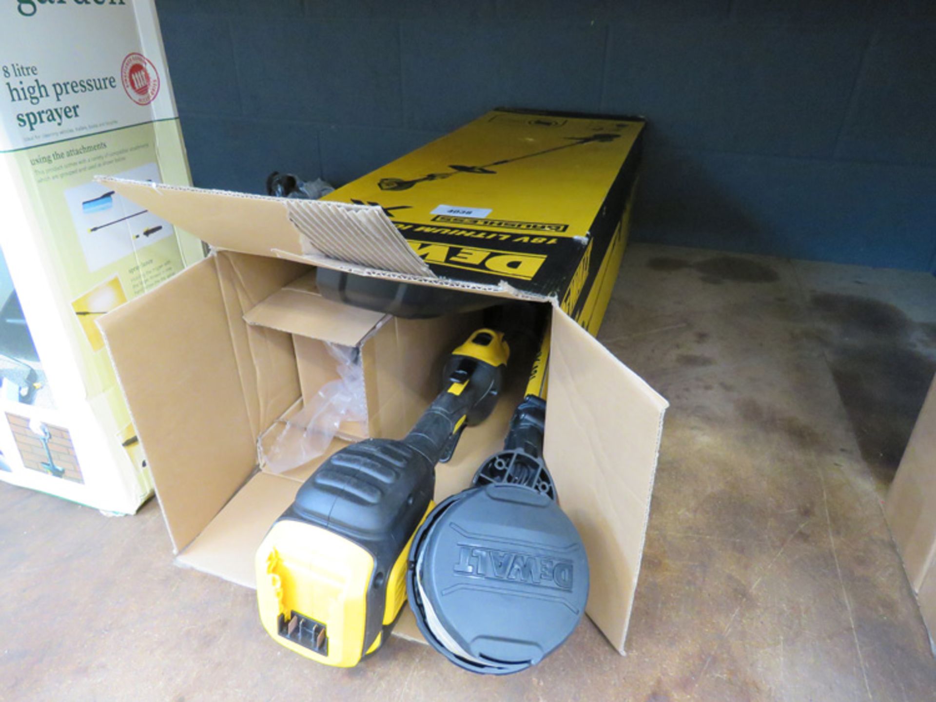 DeWalt 18v battery powered strimmer (no battery, no charger)