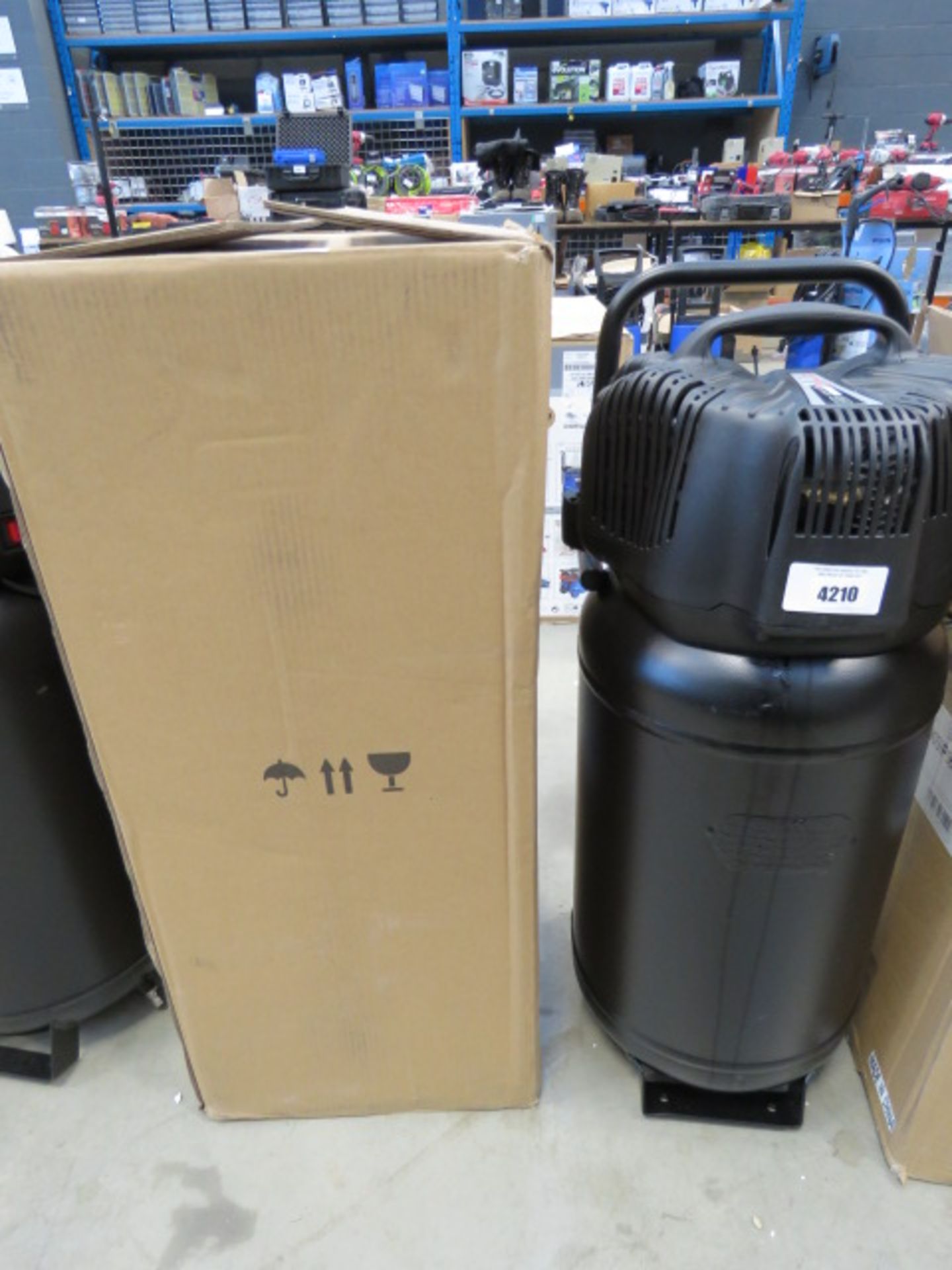 Airmate Hurricane 50l upright compressor with box, damage valve