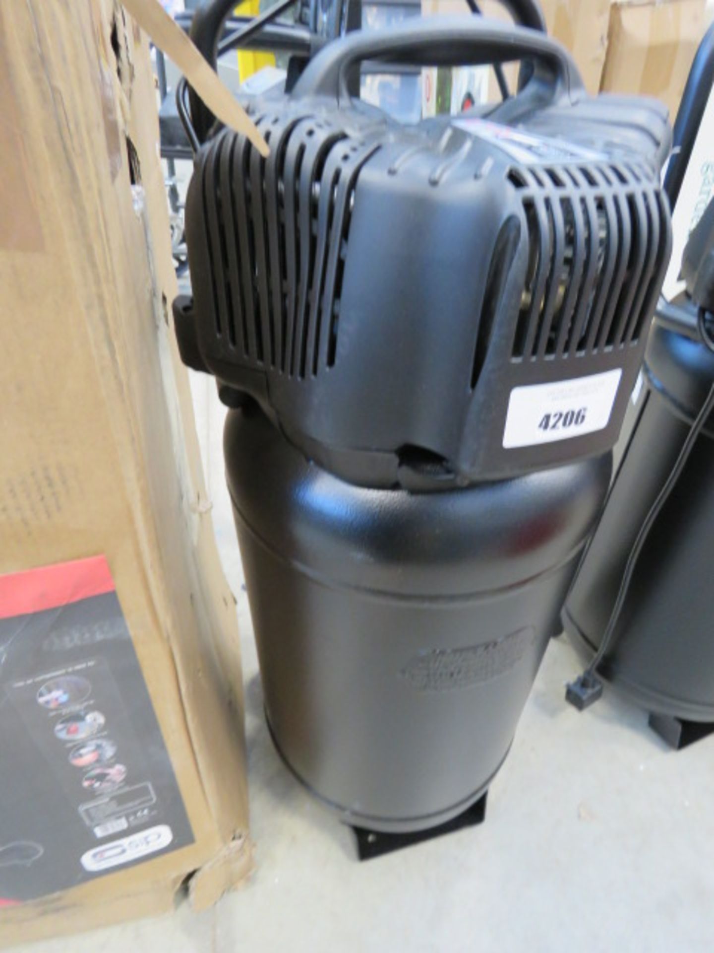 Airmate Hurricane 50l upright compressor with box, damage valve - Image 2 of 2