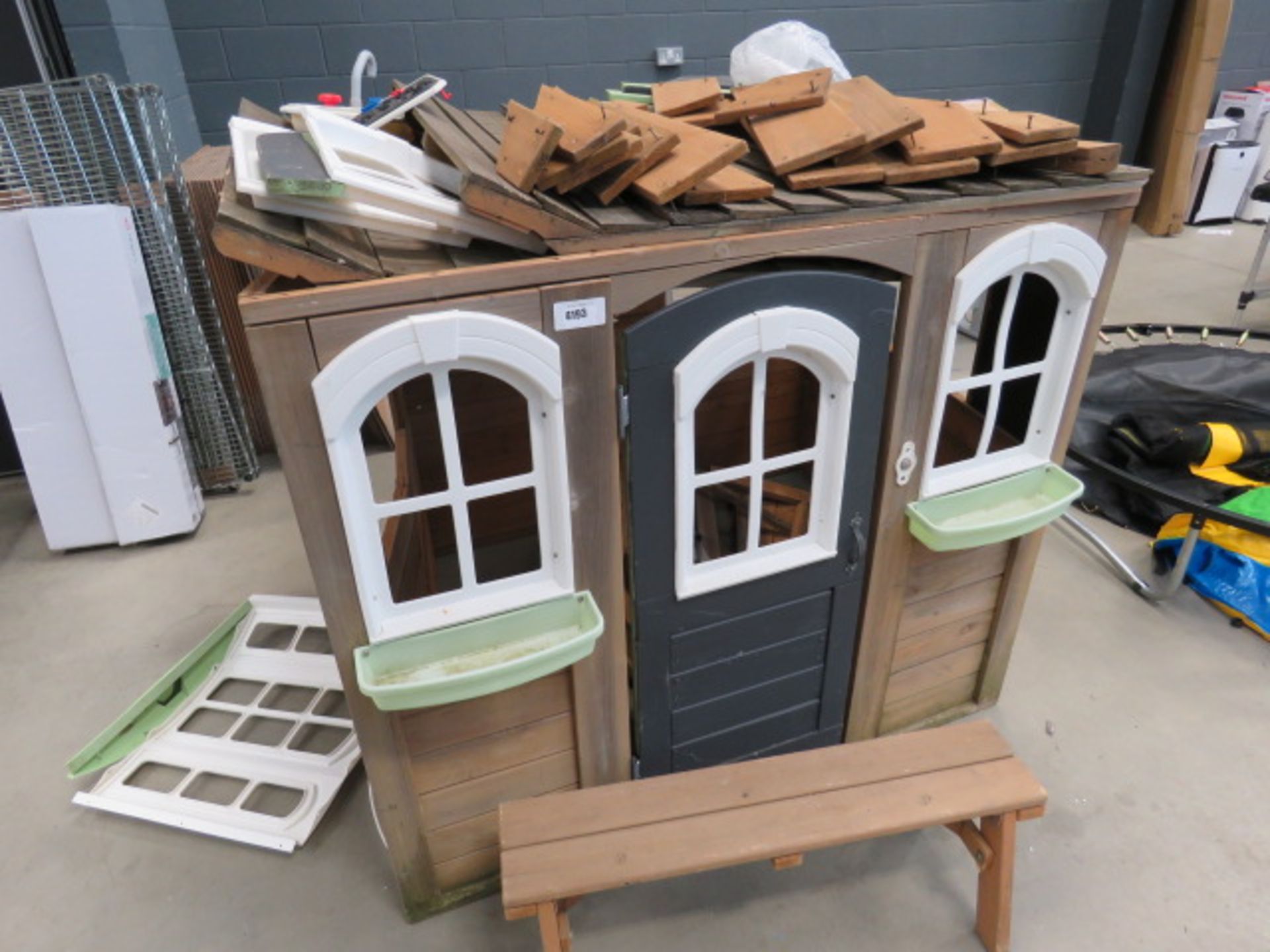 4189 Child's playhouse