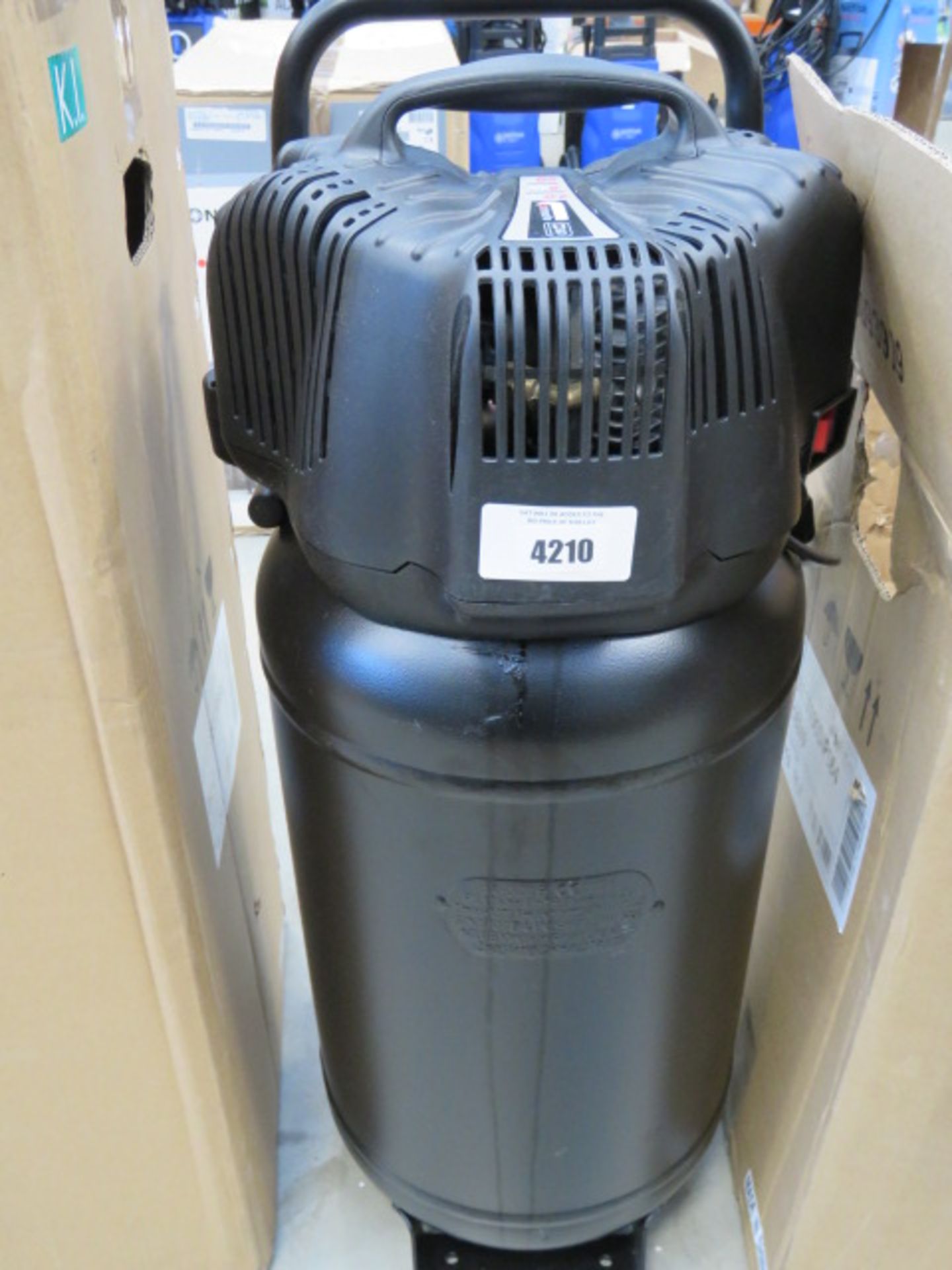 Airmate Hurricane 50l upright compressor with box, damage valve - Image 2 of 2