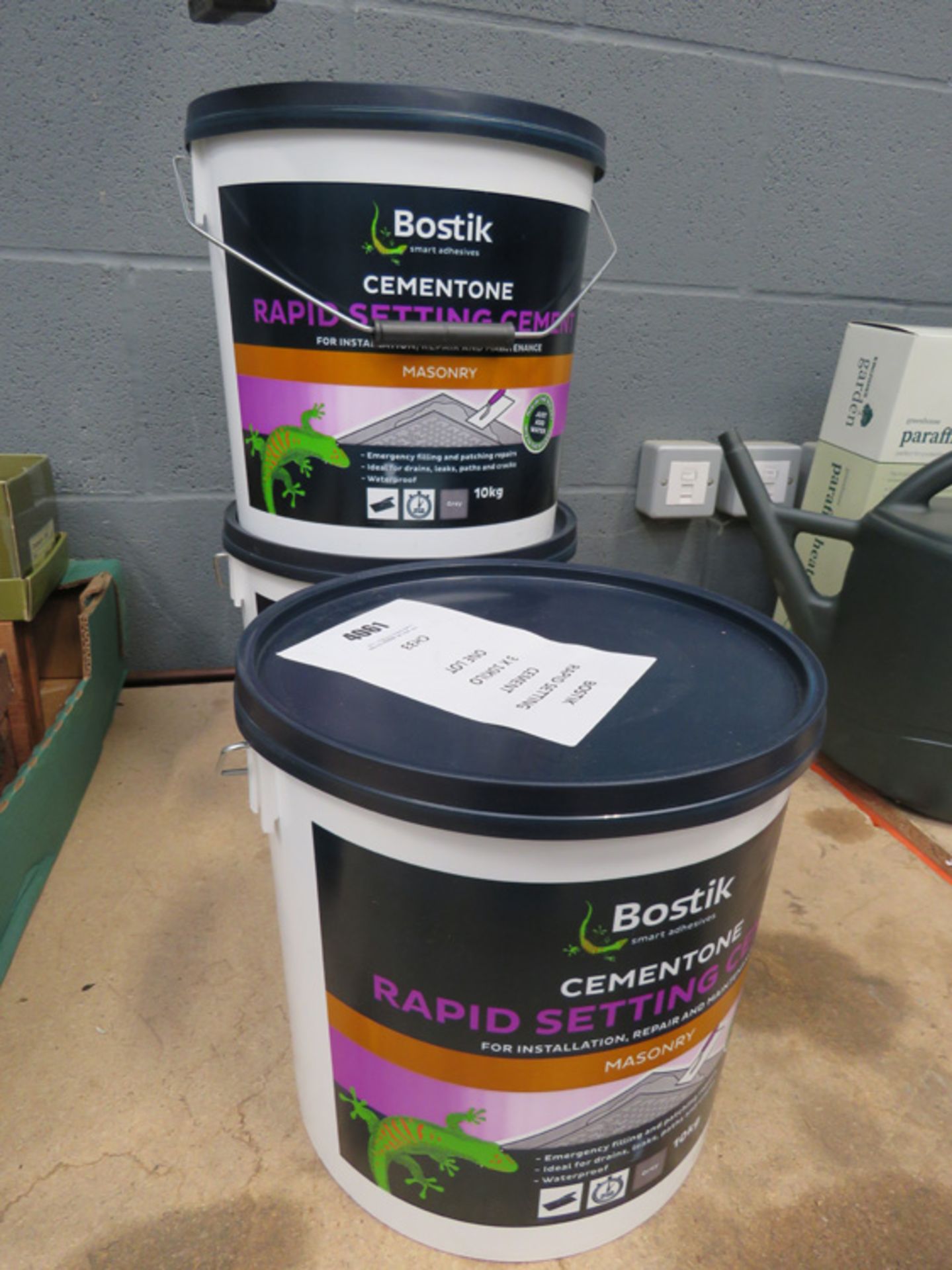 3 tubs of Boss Stick rapid setting cement