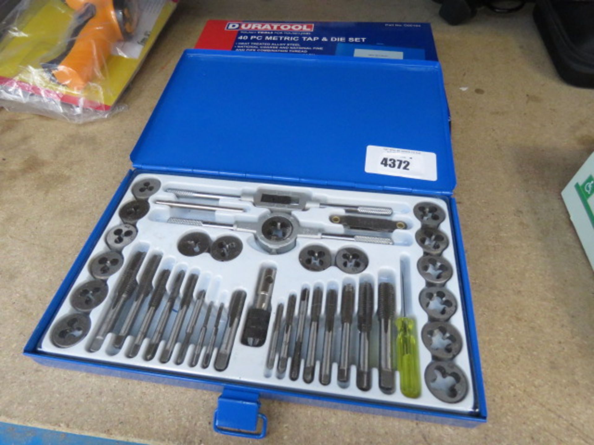 4351 Metric tap and die set