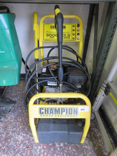 Champion 3000psi 2.5pgm pressure washer with lance