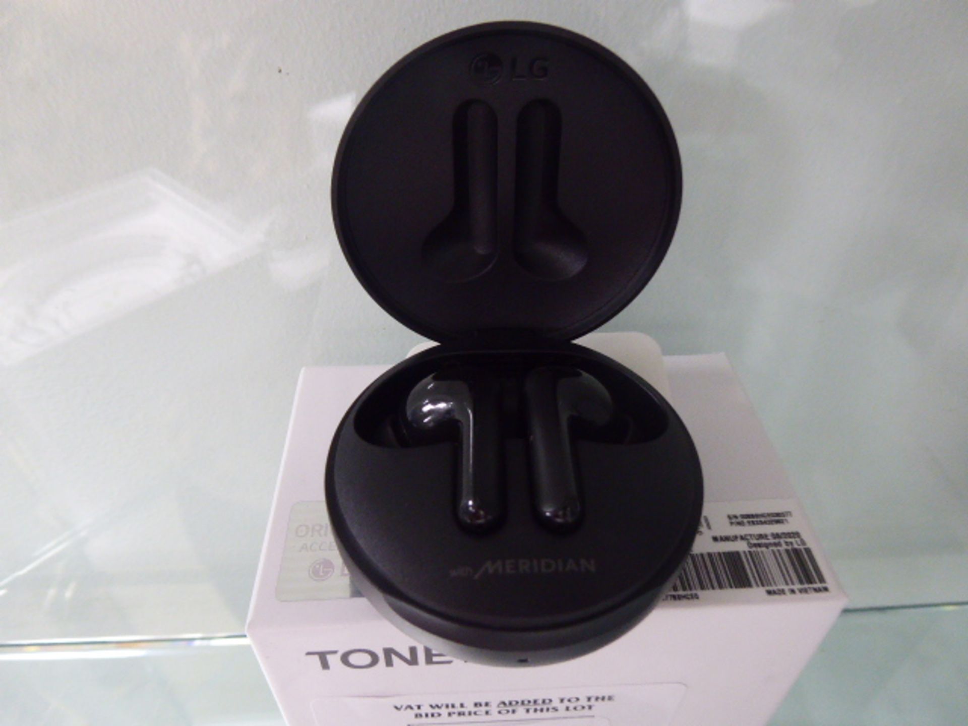 LG tone free UV nano wireless earbuds with charging case and box - Image 2 of 2