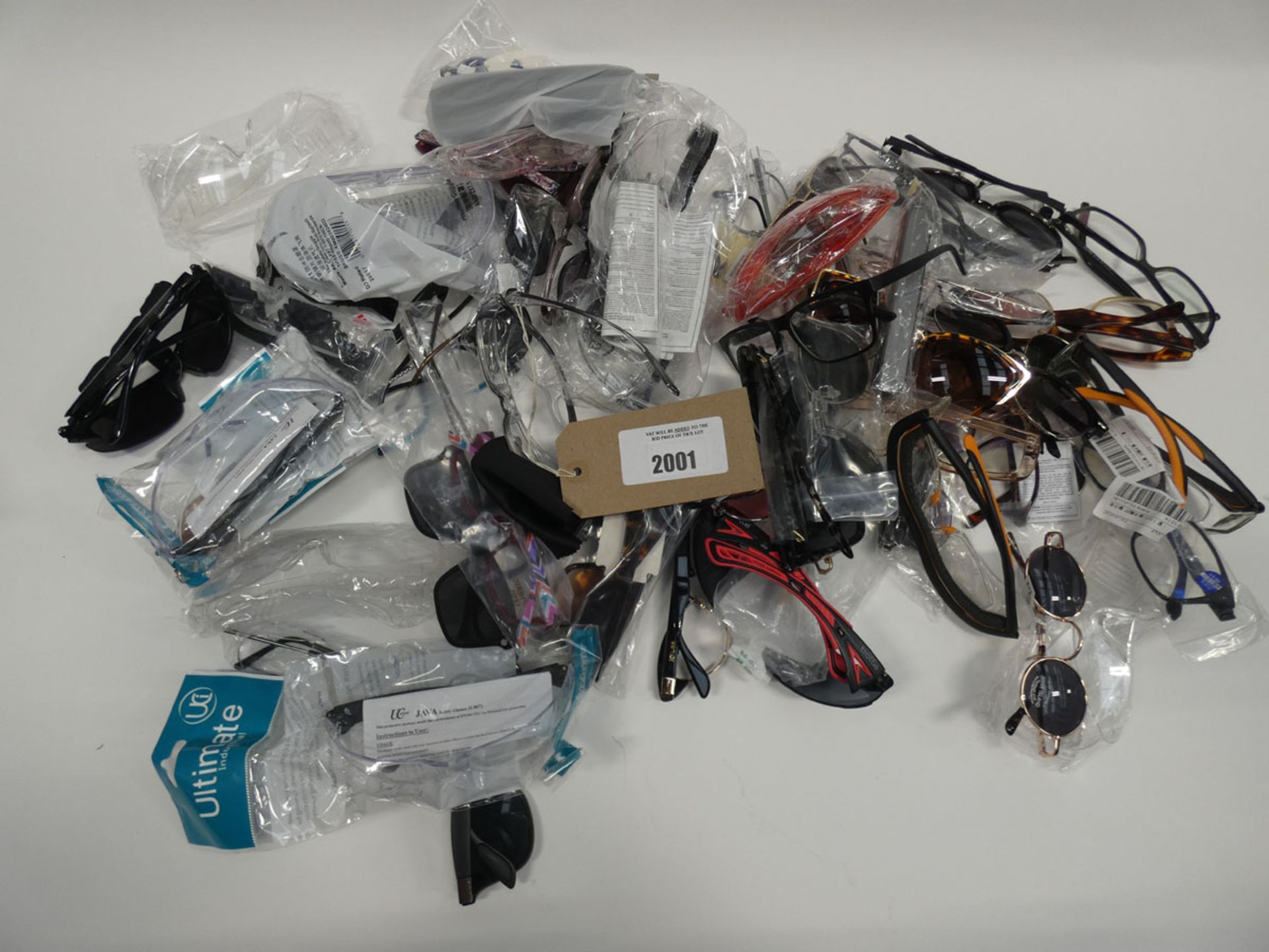 Bag containing quantity of sunglasses and reading glasses