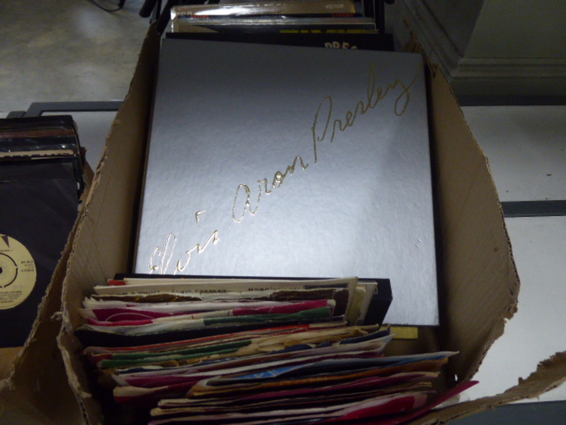2091 - Box containing 5 boxed sets, 33 albums and approx 20 singles and 4 cassette tapes by Elvis