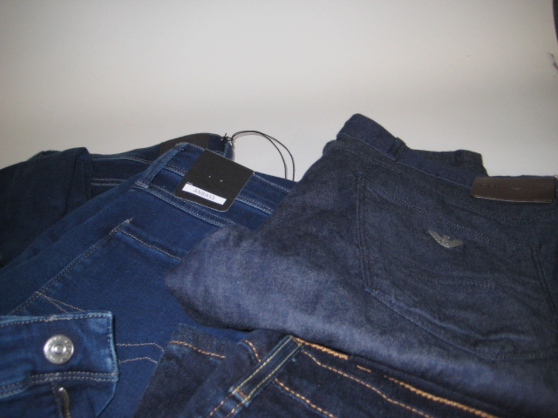 6 pairs of Tag replay jeans various sizes together with 2 pairs of untagged Levi jeans, various - Image 3 of 3