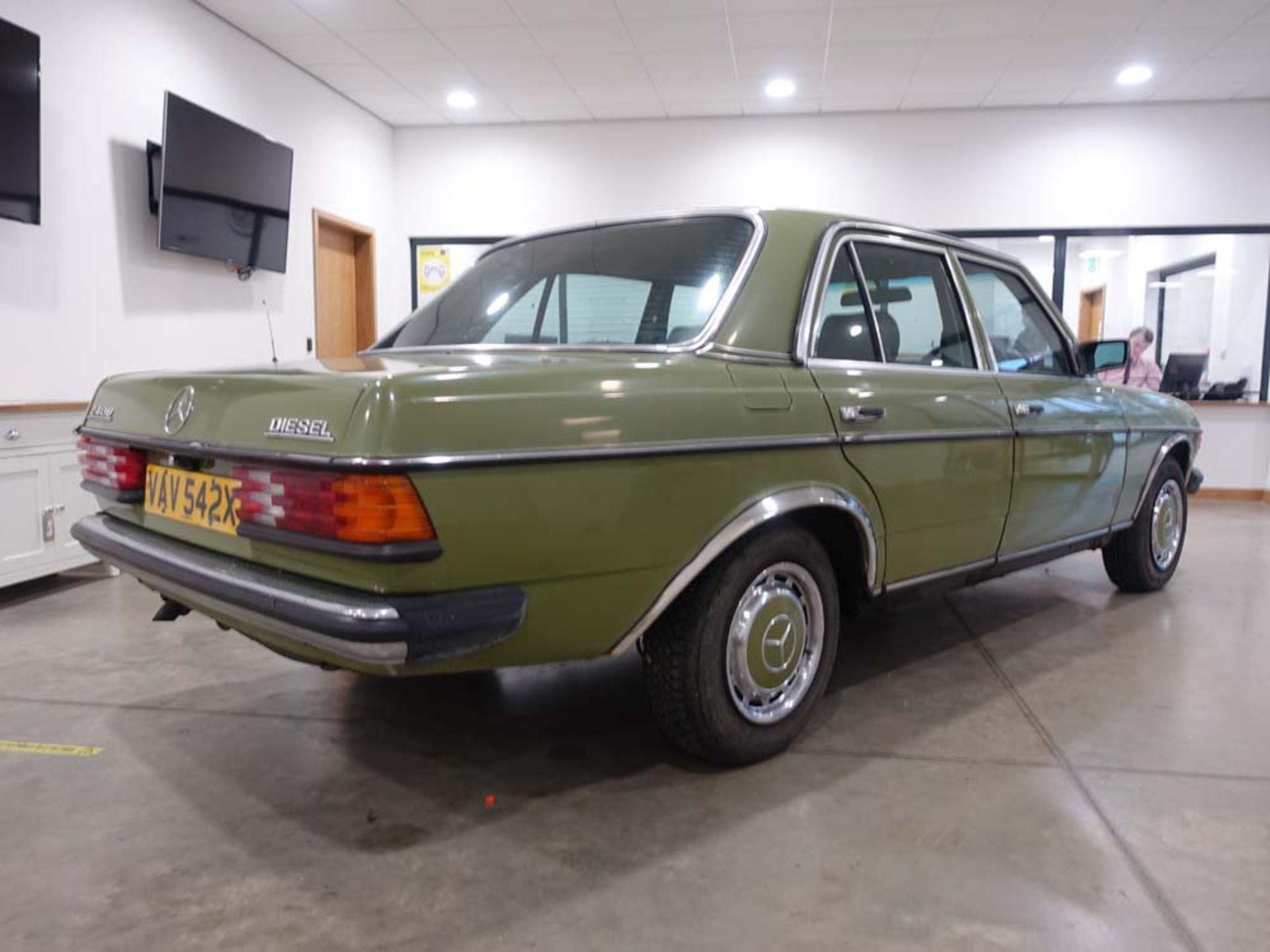 1982 Mercedes 240 D, 4 door saloon, diesel, first registered 17.05.1982, in green, registration - Image 3 of 9
