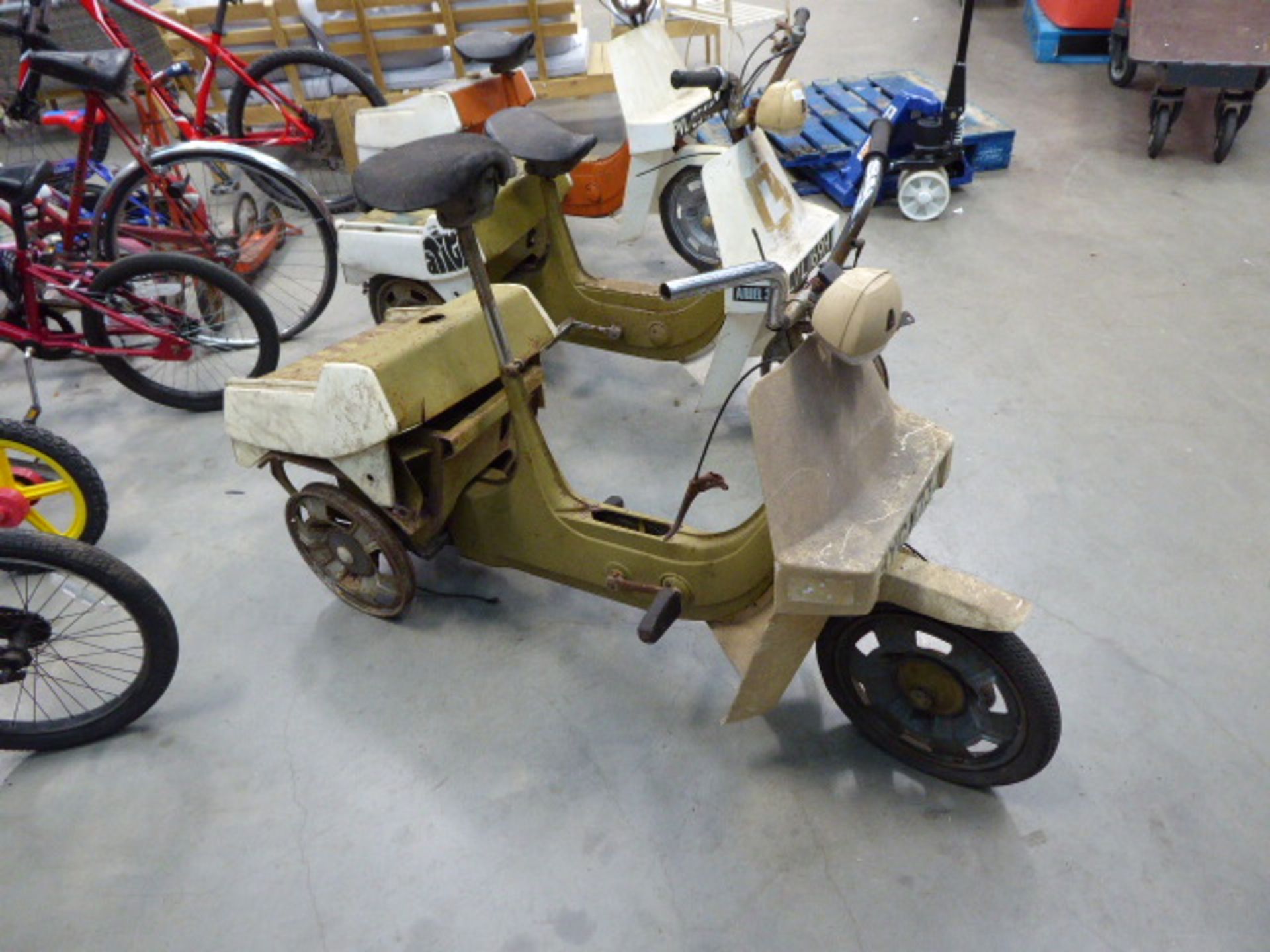 Two cream and green Ariel 3 petrol powered mopeds - Image 5 of 6