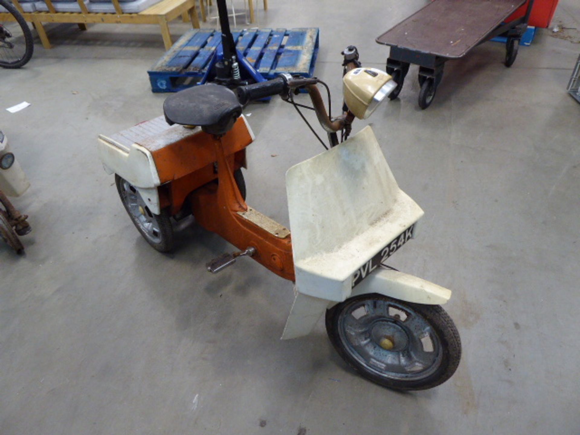 Ariel 3 Petrol powered Three wheel moped - Image 2 of 3