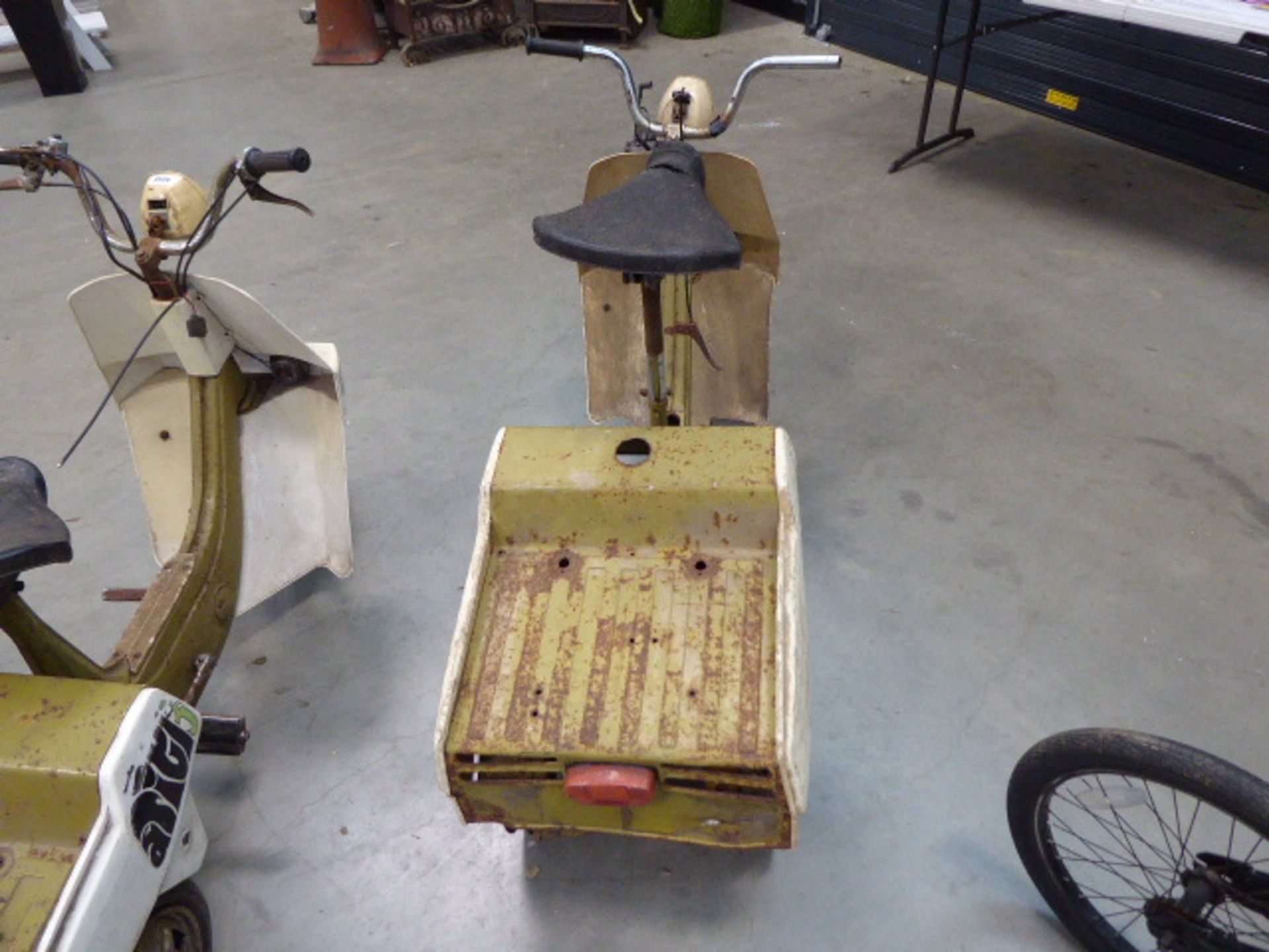 Two cream and green Ariel 3 petrol powered mopeds - Image 6 of 6