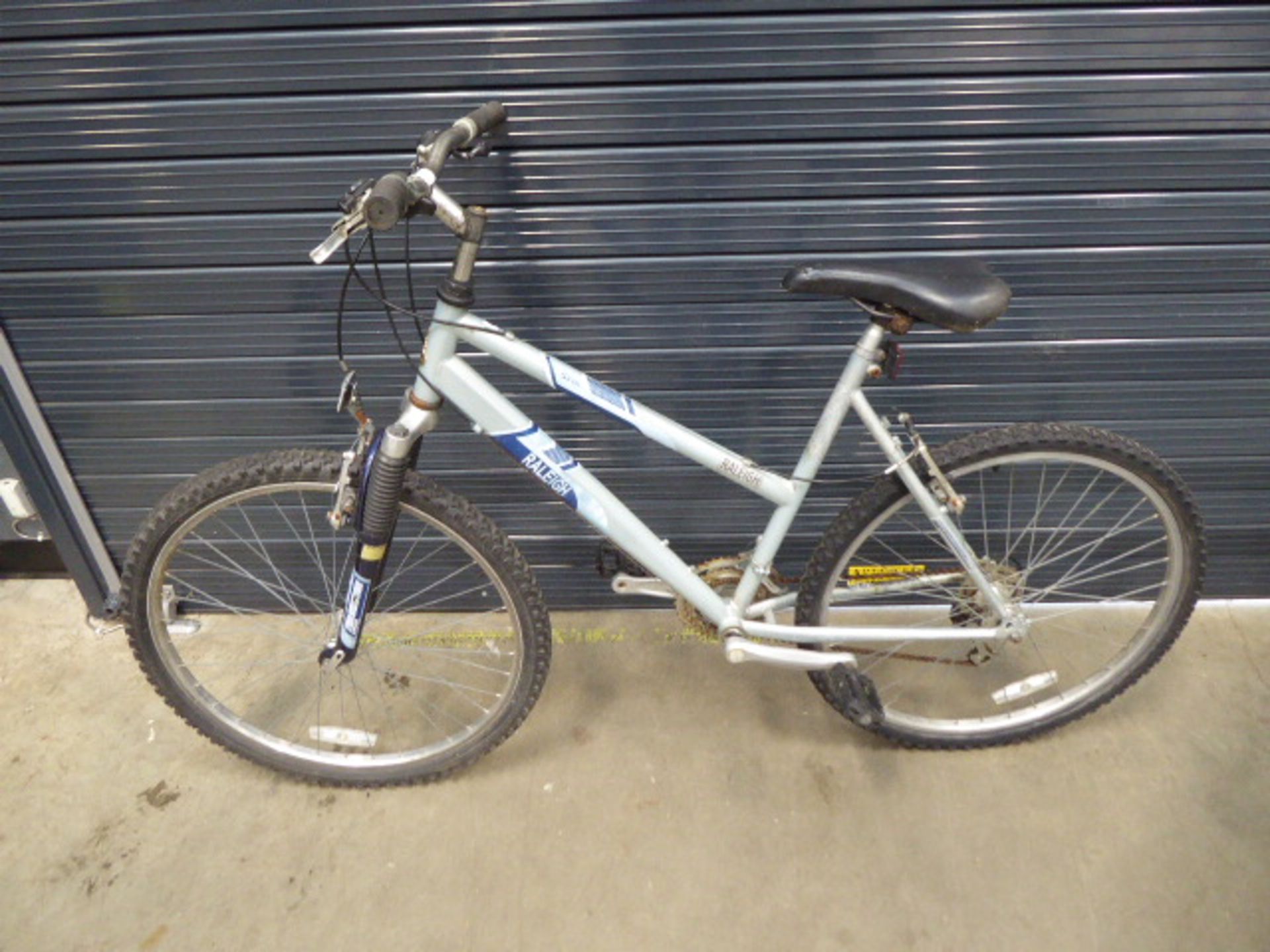 Raleigh blue ladies mountain bike