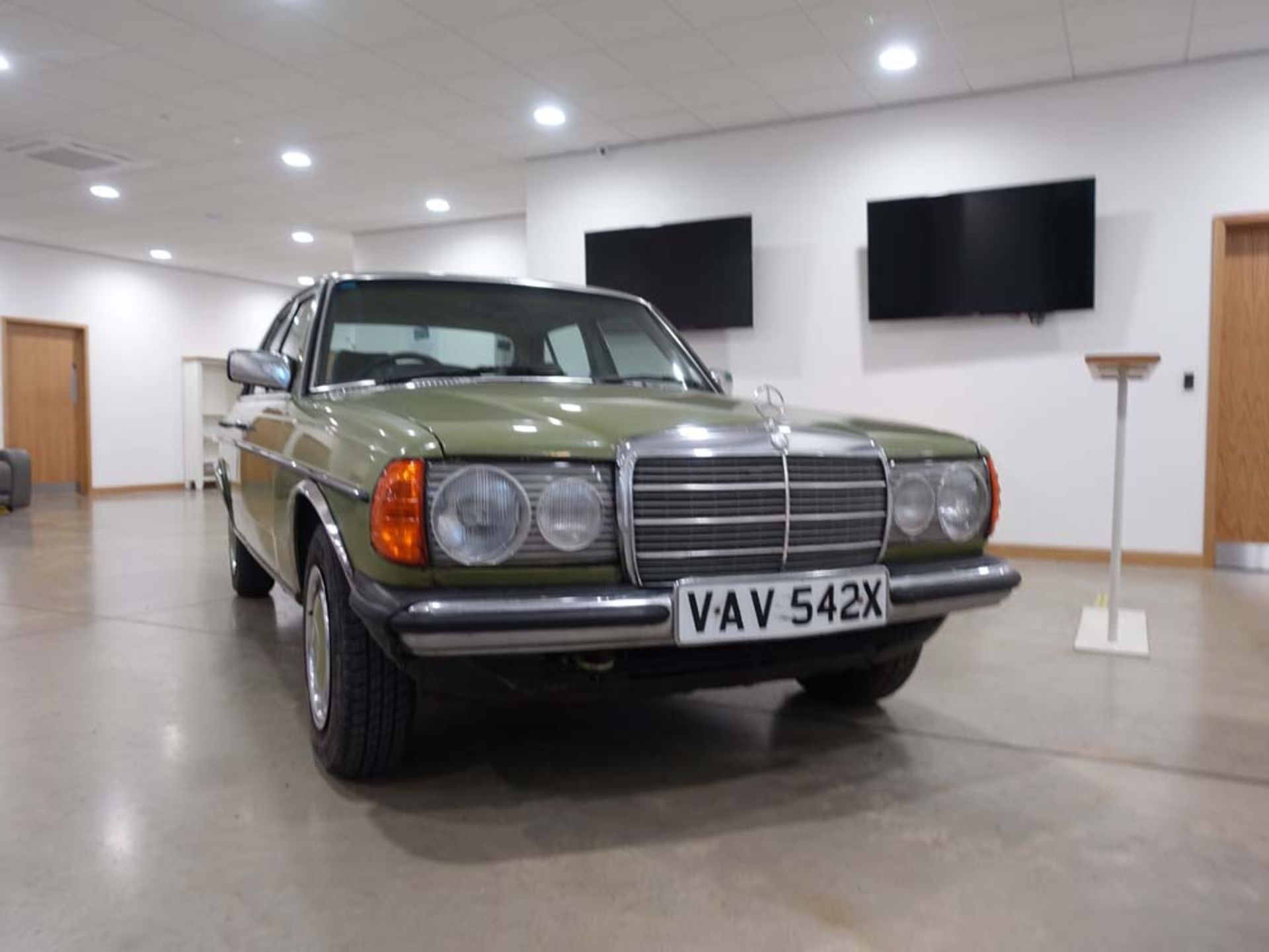 1982 Mercedes 240 D, 4 door saloon, diesel, first registered 17.05.1982, in green, registration